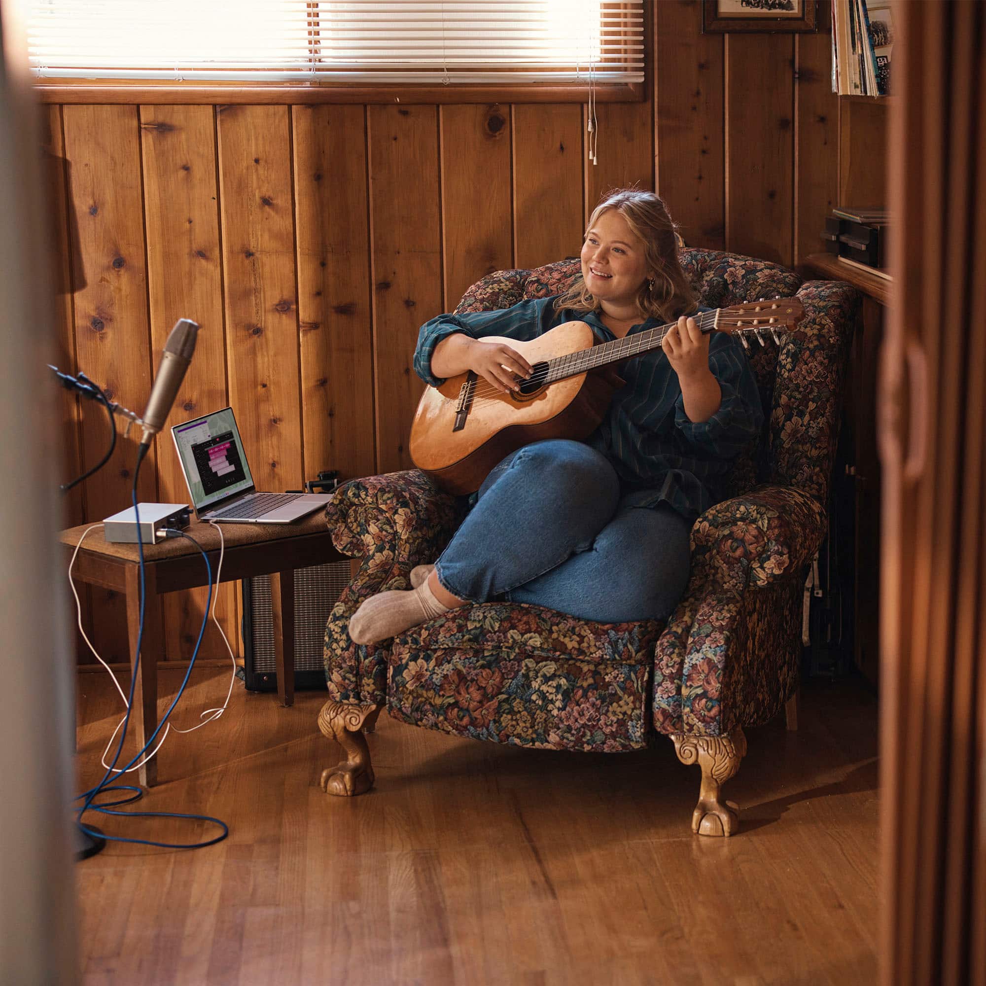 Alt View 14. HP - Envy 2-in-1 14" Full HD Touch-Screen Laptop - Intel Core 5 - 8GB Memory - 512GB SSD - Natural Silver.