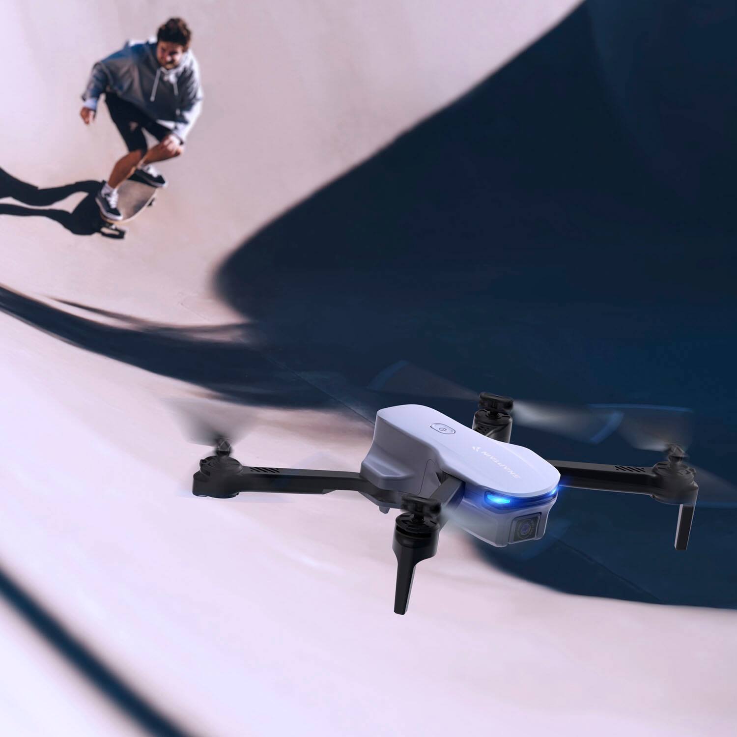 Alt View 20. Snaptain - E10 1080P Drone with Remote Controller - Gray.