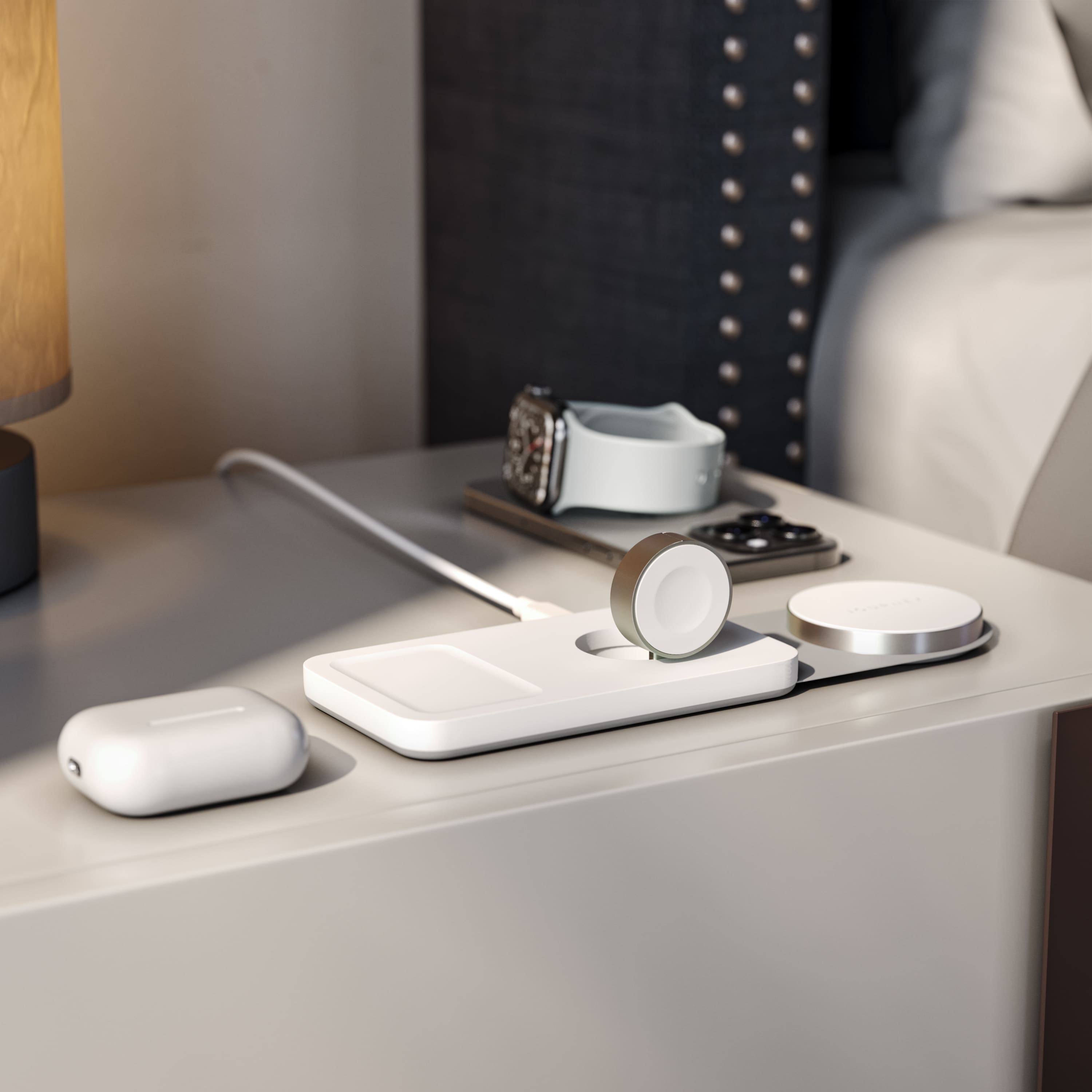 Alt View 40. JOURNEY - SWIV 3-in-1 Foldable Wireless Charging Station - White.