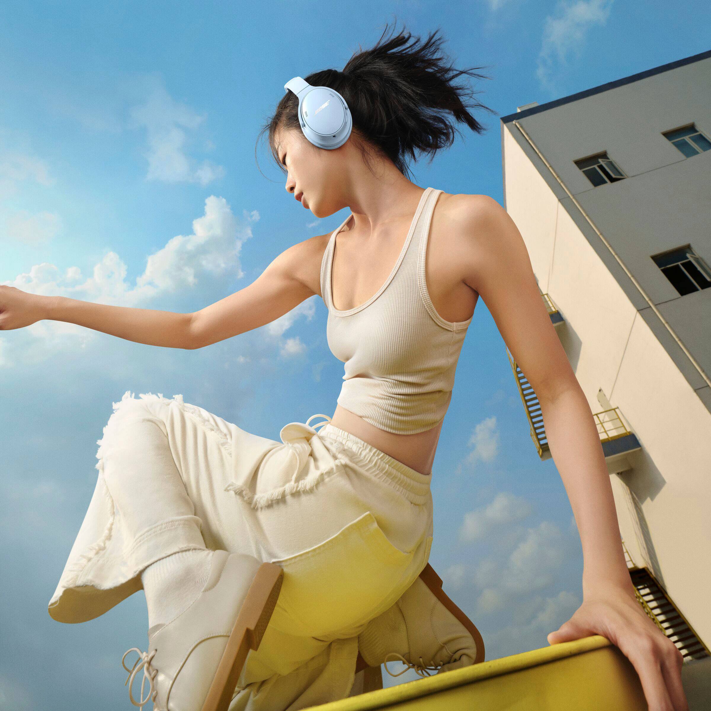 Alt View 17. Bose - QuietComfort Wireless Noise Cancelling Over-the-Ear Headphones - Moonstone Blue.