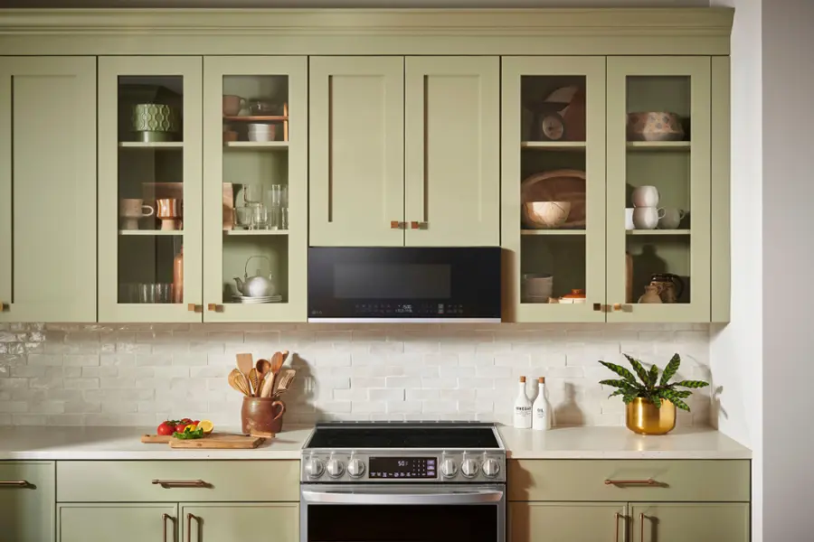 Alt View 26. LG - 1.3 Cu. Ft. Low-Profile Over-The-Range Microwave with Sensor Cook and EasyClean - Black.