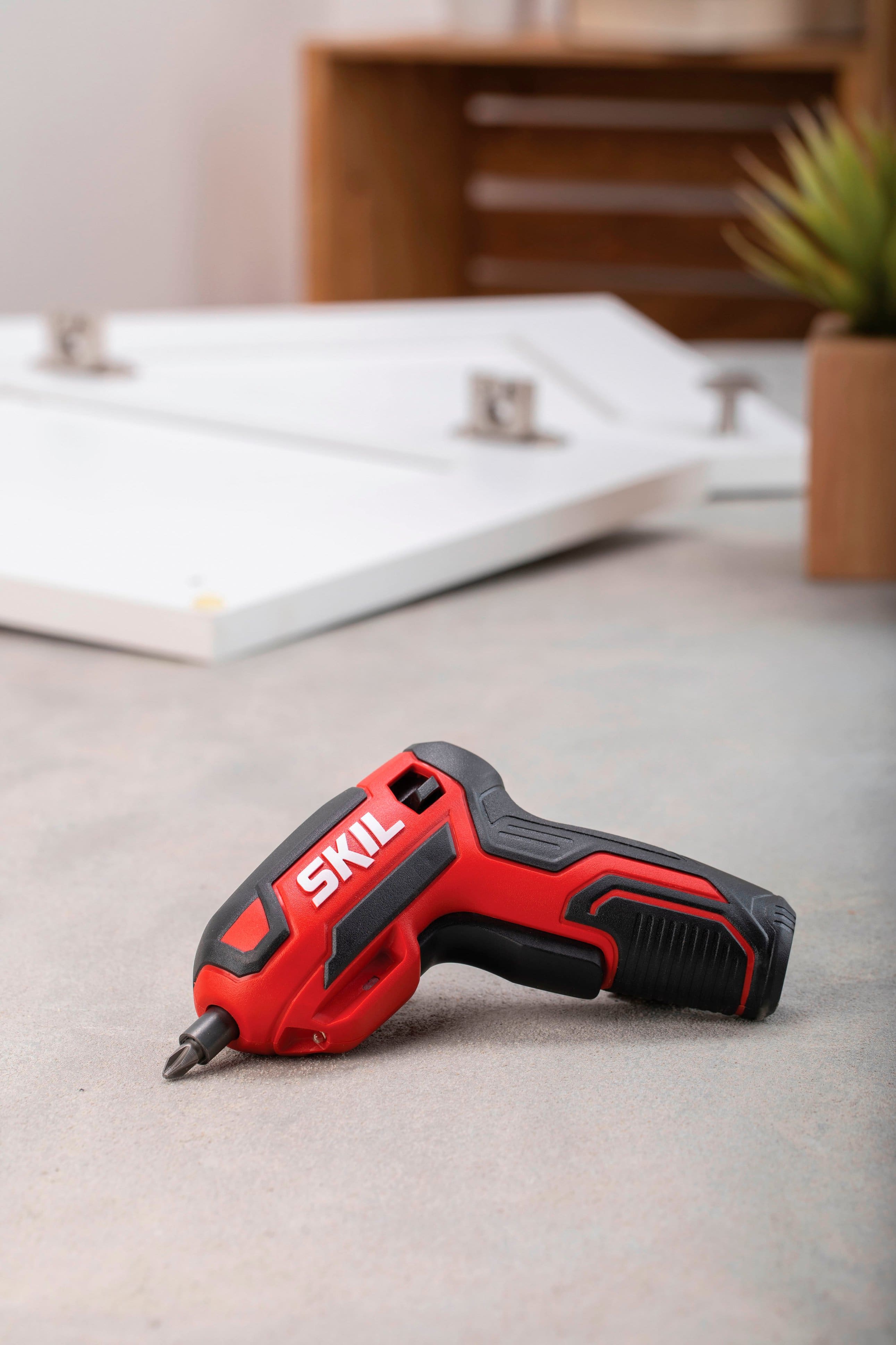 Alt View 12. Skil - SKIL Rechargeable 4V CordlessPistol Grip Screwdriver with kit - red/black.