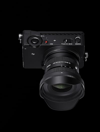 Sigma 10 18MM f/2.8 DC DN Contemporary Ultra Wide Angle Zoom Lens Sigma 10 18MM f/2.8 DC DN Contemporary Ultra Wide Angle Zoom Lens