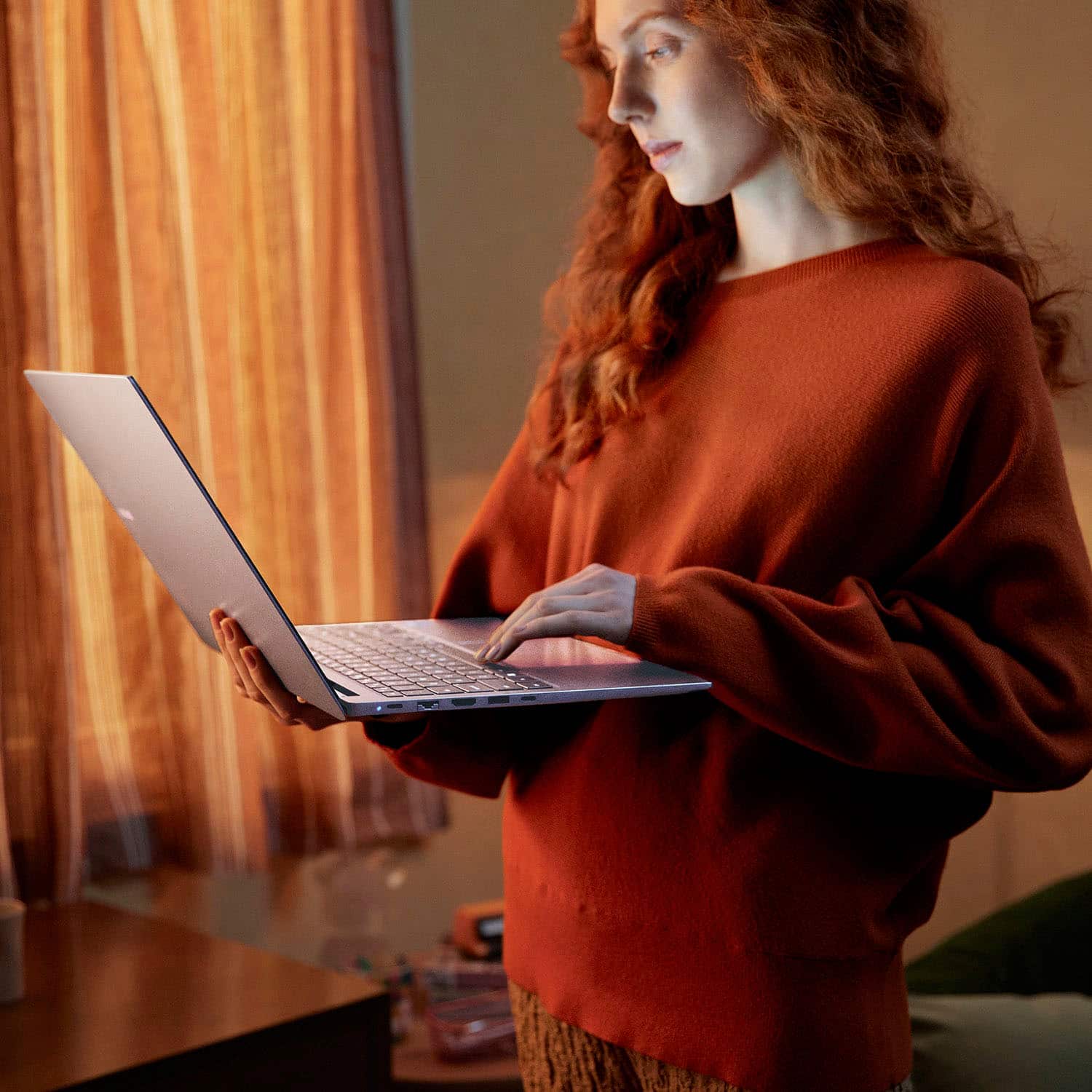 Alt View 14. Samsung - Galaxy Book4 15.6" FHD Laptop - Intel Core 7- 16GB Memory - 512GB SSD - Silver.