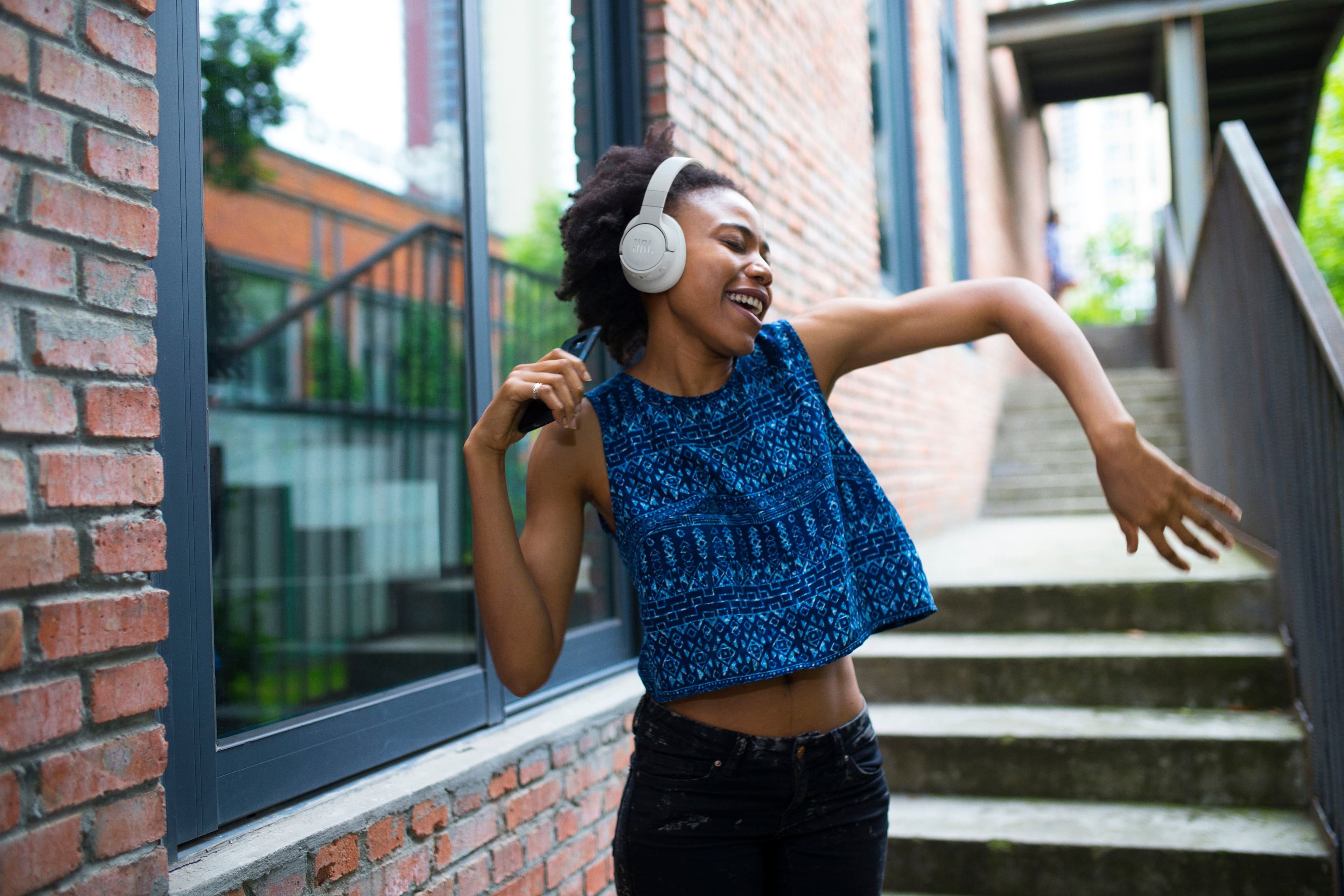 Alt View 20. JBL - Adaptive Noise Cancelling Wireless Over-Ear Headphone - Black.