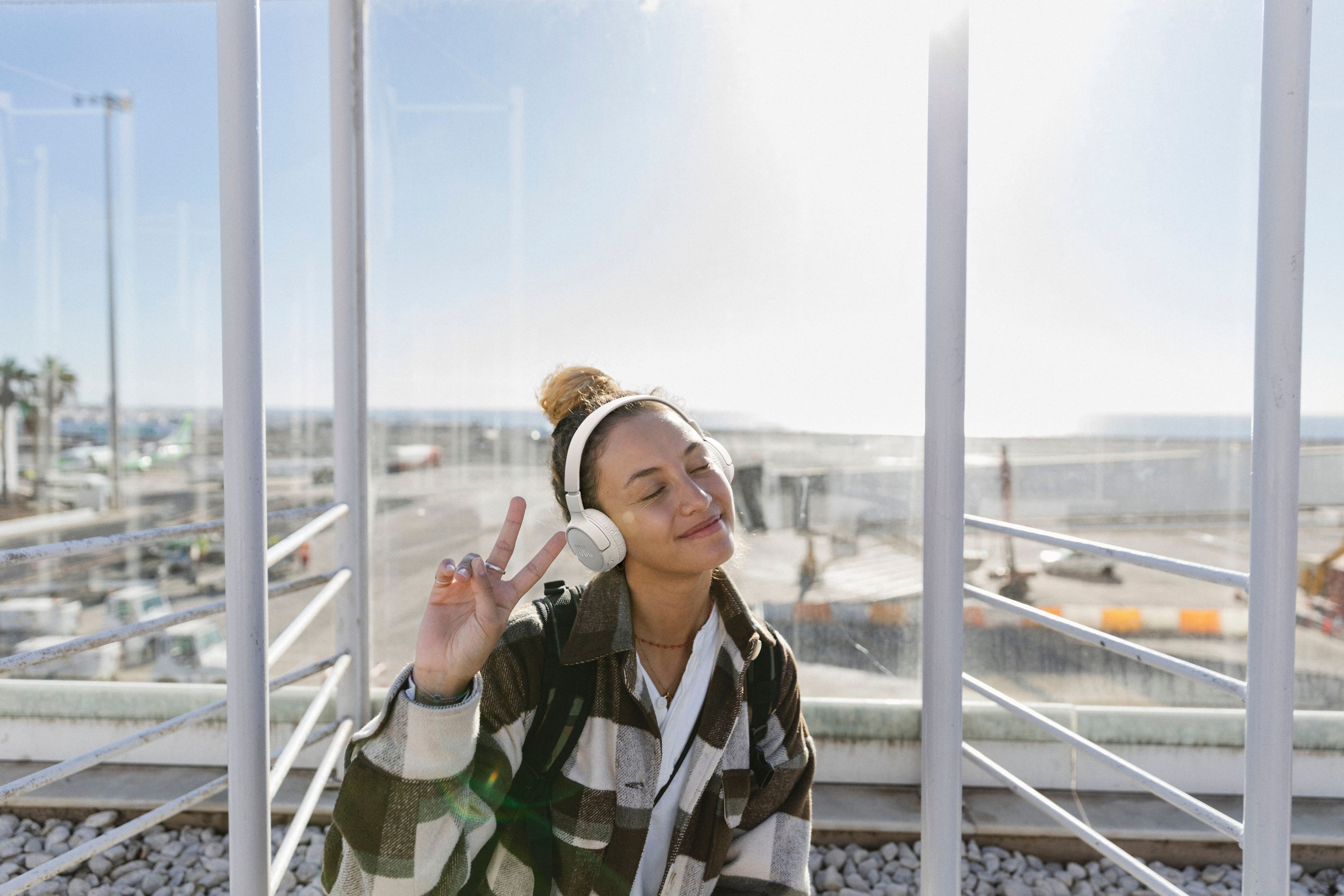 Alt View 22. JBL - Adaptive Noise Cancelling Wireless On-Ear Headphone - Black.