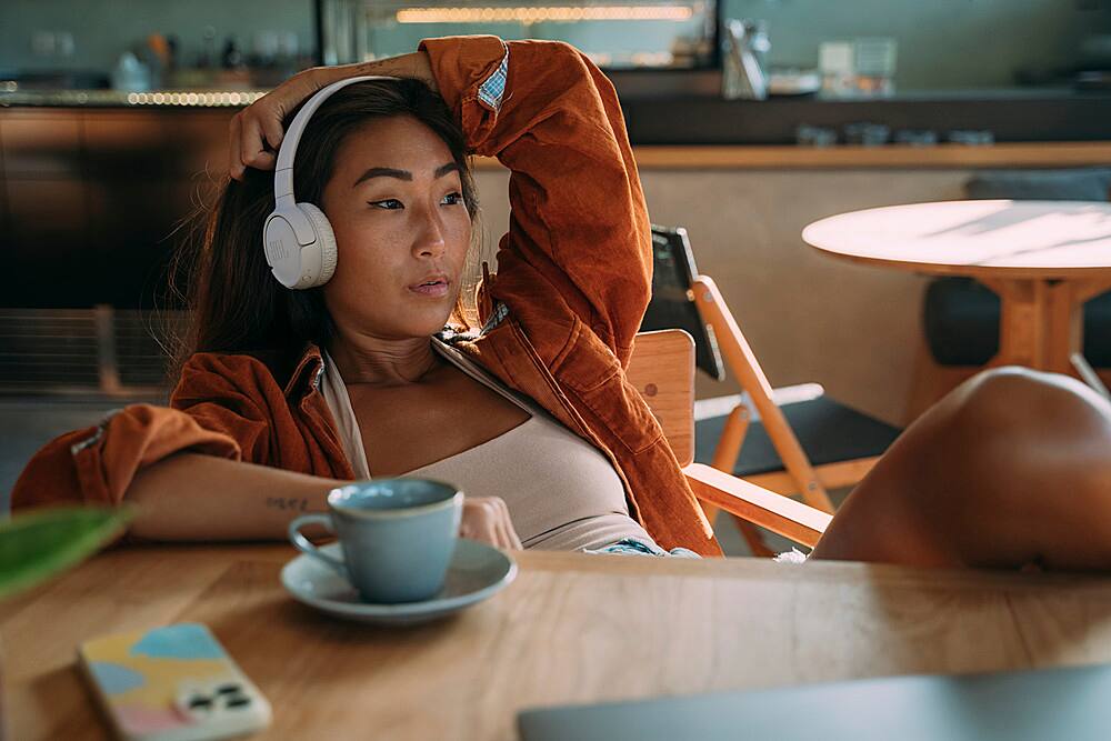 Alt View 18. JBL - TUNE520BT wireless on-ear headphones - Blue.