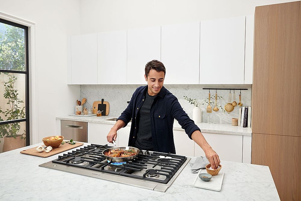 The text on the image reads "AVORD JNO."