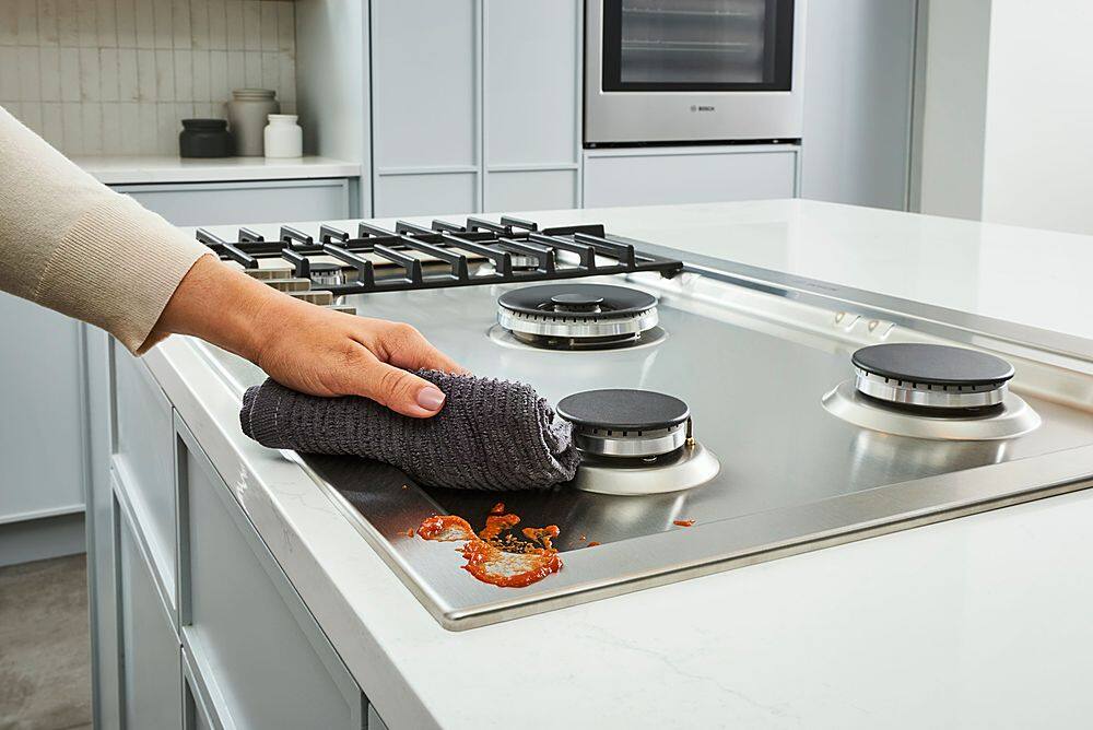 Alt View 29. Bosch - 800 Series 36" Built-In Gas Cooktop with 5 burners with FlameSelect - Stainless Steel.