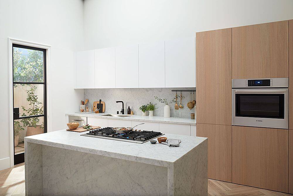 Alt View 32. Bosch - 800 Series 36" Built-In Gas Cooktop with 5 burners with FlameSelect - Stainless Steel.