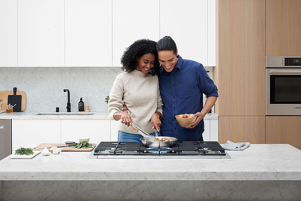 Alt View 36. Bosch - 800 Series 36" Built-In Gas Cooktop with 5 burners with FlameSelect - Stainless Steel.