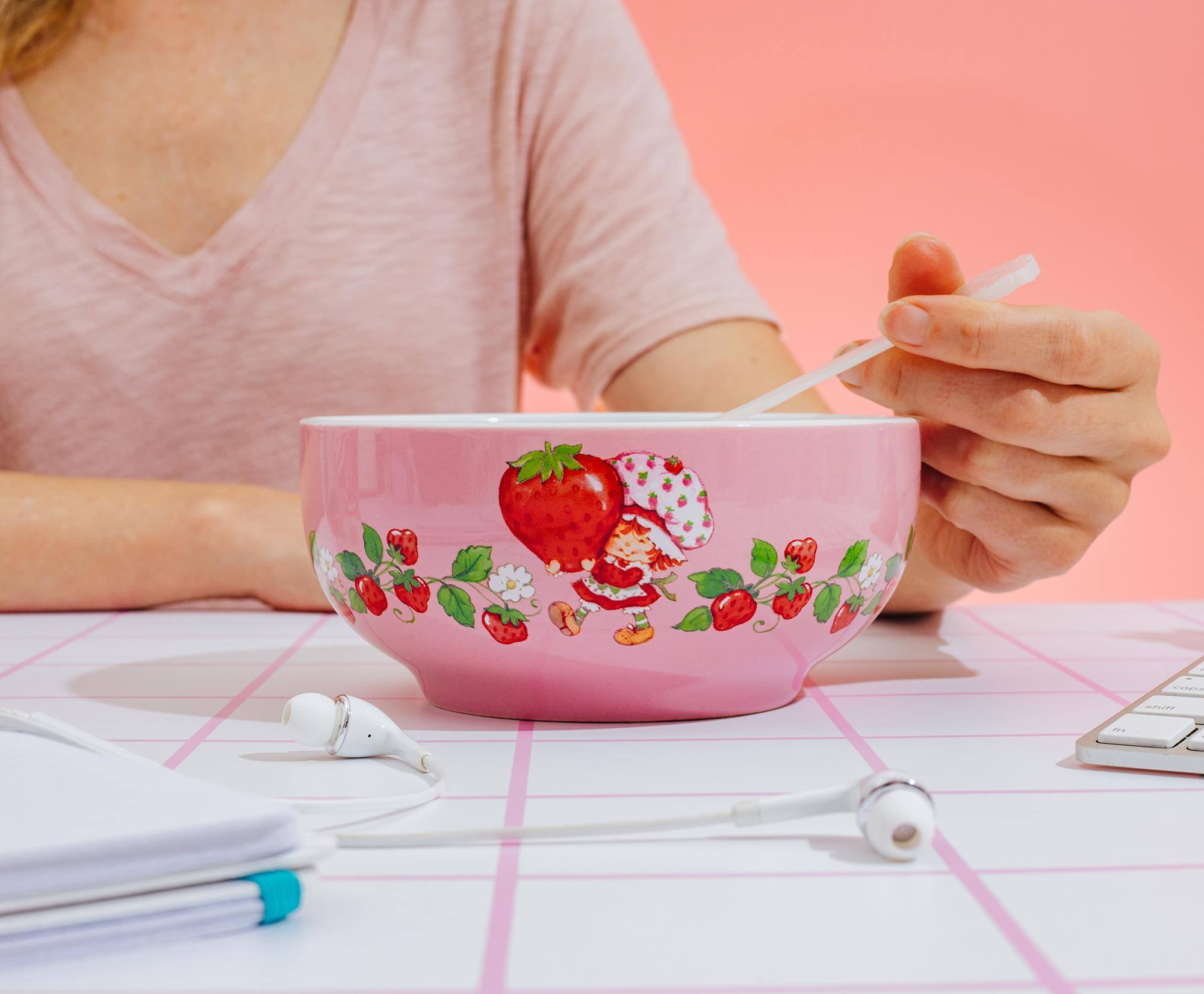Alt View 3. Silver Buffalo - Strawberry Shortcake Ceramic Bowl With Color-Changing Spoon | Holds 27 Ounces - Pink.