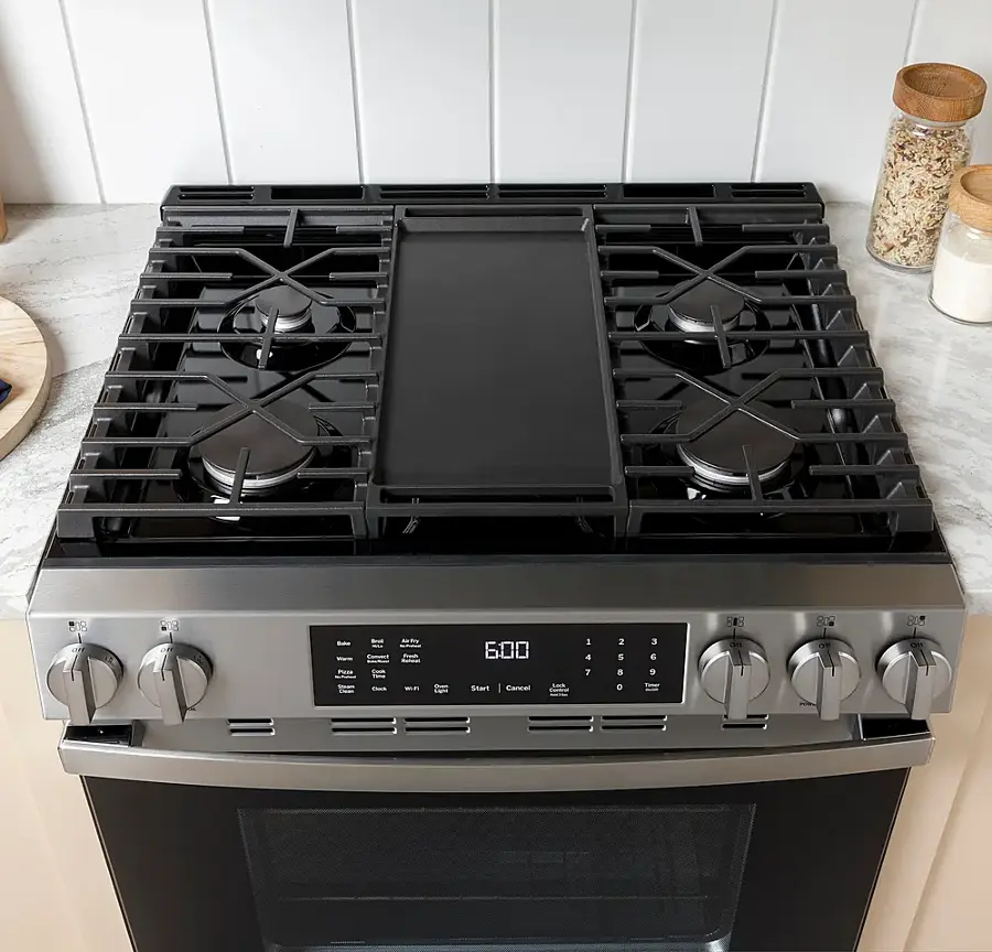 Alt View 37. GE - 5.3 Cu. Ft. Slide-In Gas Convection Range with Steam Cleaning and EasyWash Tray - Stainless Steel.