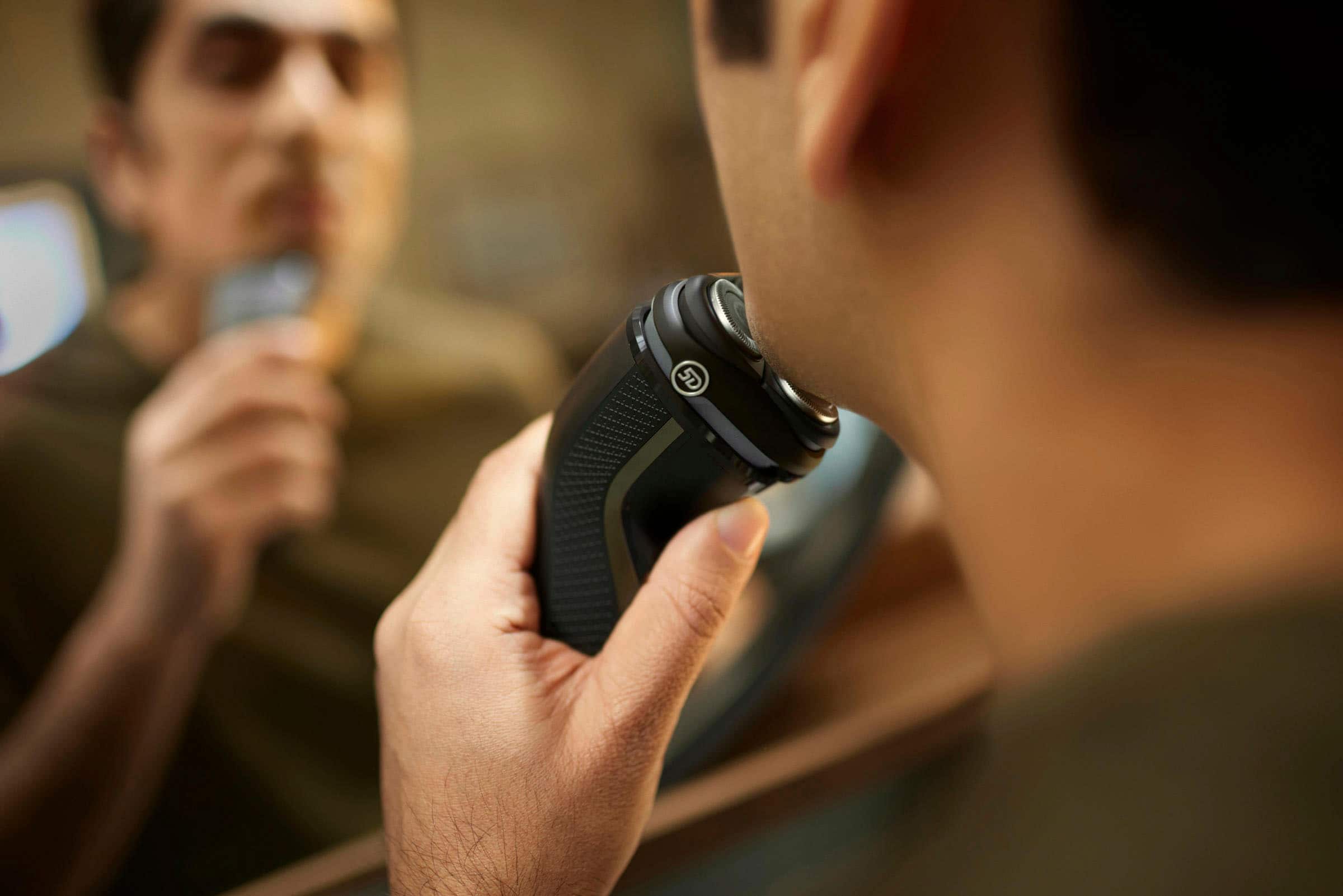 Alt View 18. Philips Norelco - Philips Norelco Series 3000 Rechargeable Wet/Dry Electric Shaver - Black.