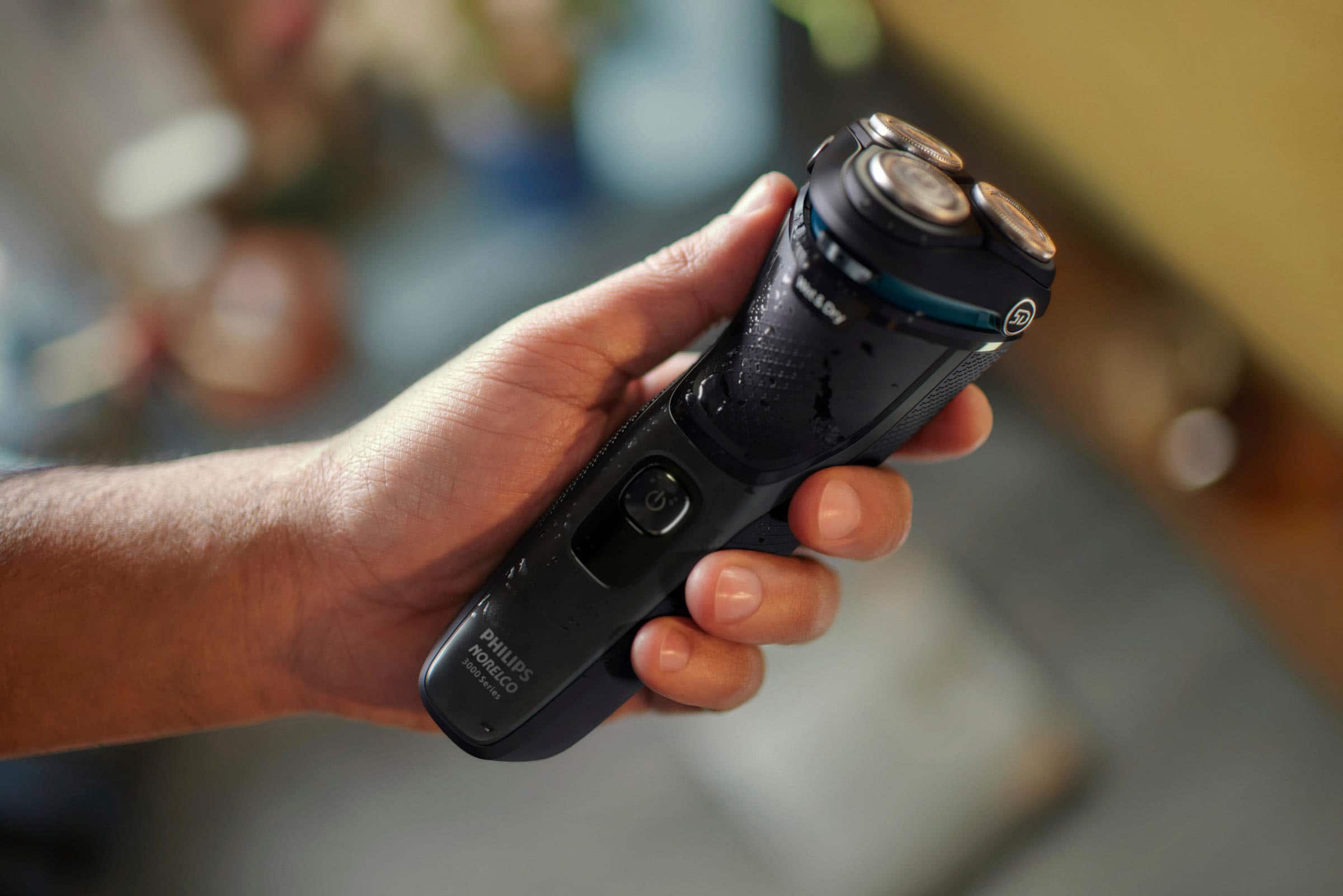 Alt View 19. Philips Norelco - Philips Norelco Series 3000 Rechargeable Wet/Dry Electric Shaver - Black.