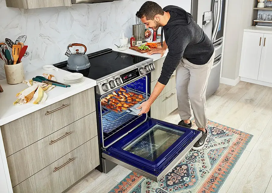 Alt View 37. LG - 6.3 Cu. Ft. Slide-In Electric True Convection Range with EasyClean and Air Fry - PrintProof Stainless Steel.