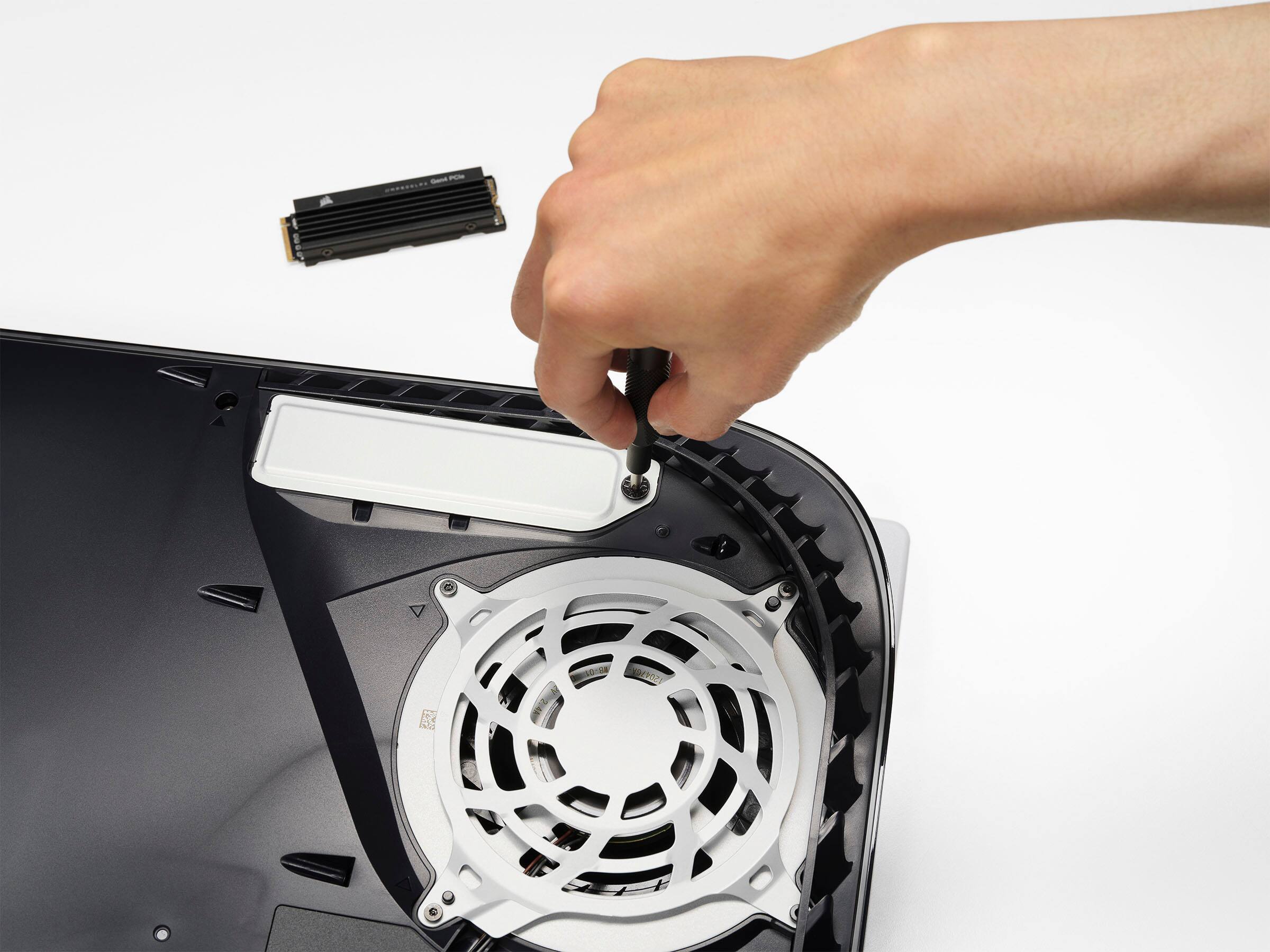 Alt View 16. CORSAIR - MP600 PRO LPX 4TB Internal SSD PCIe Gen 4 x4 NVMe with Heatsink for PS5 - Black.