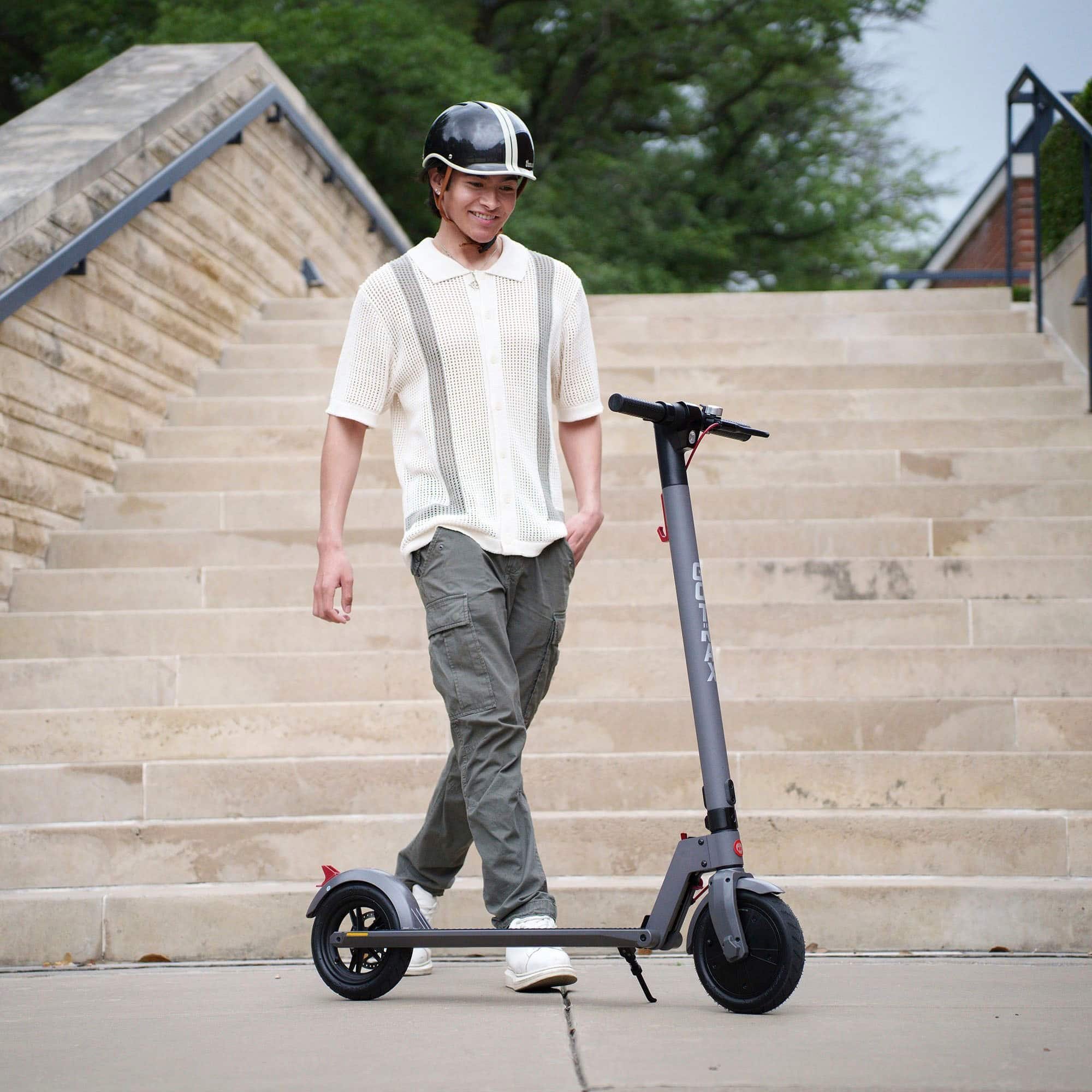 Angle View: GoTrax - XR ADVANCE Commuting Electric Scooter w/12mi Max Operating Range & 15.5mph Max Speed - Black