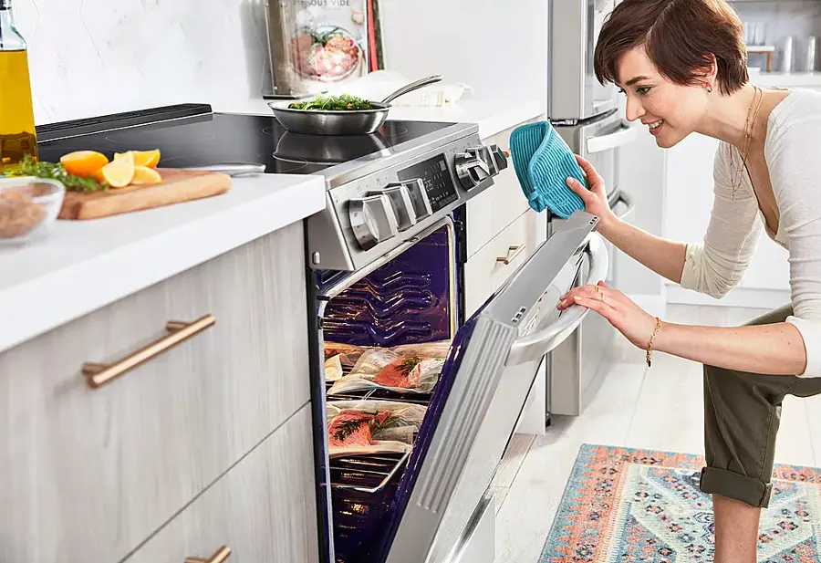 Alt View 33. LG - 6.3 Cu. Ft. Slide-In Electric Induction True Convection Range with EasyClean and Air Fry - PrintProof Stainless Steel.