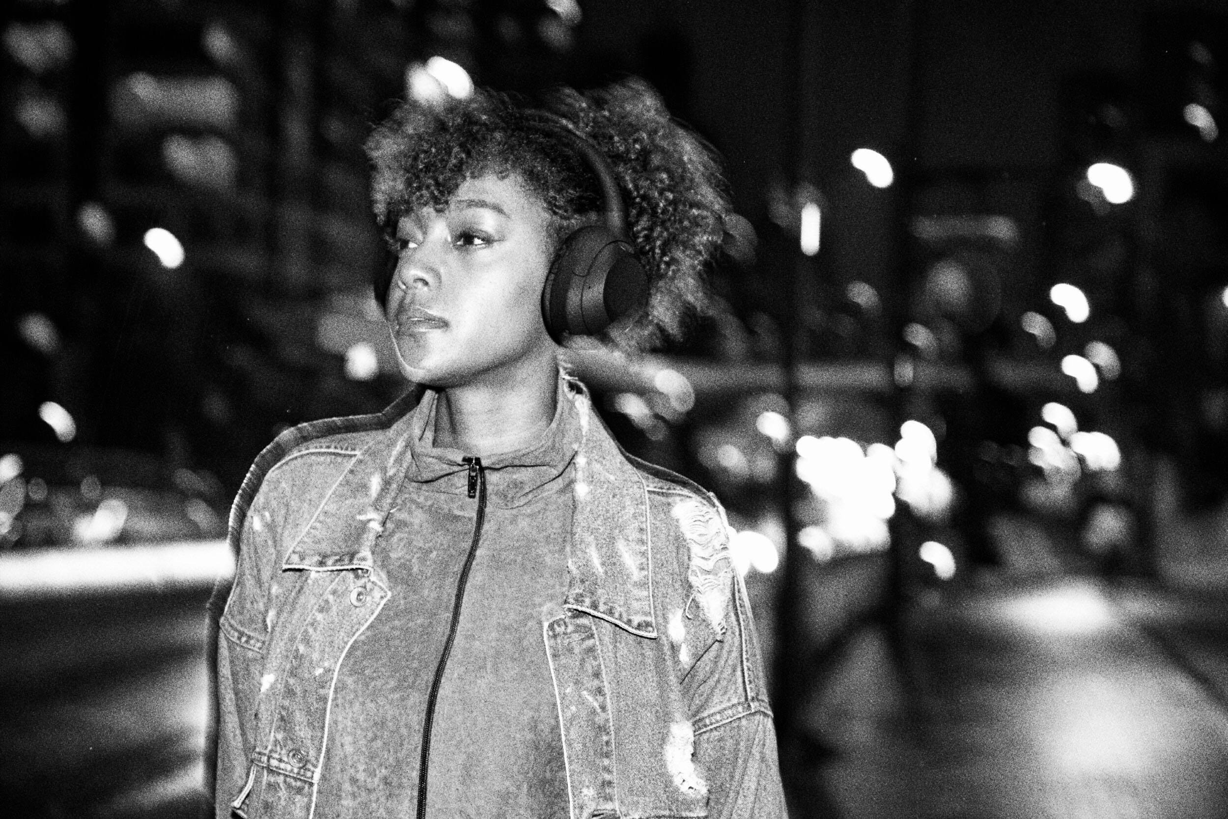 Alt View 16. Sony - ULT WEAR Wireless Noise Canceling Headphones - Black.