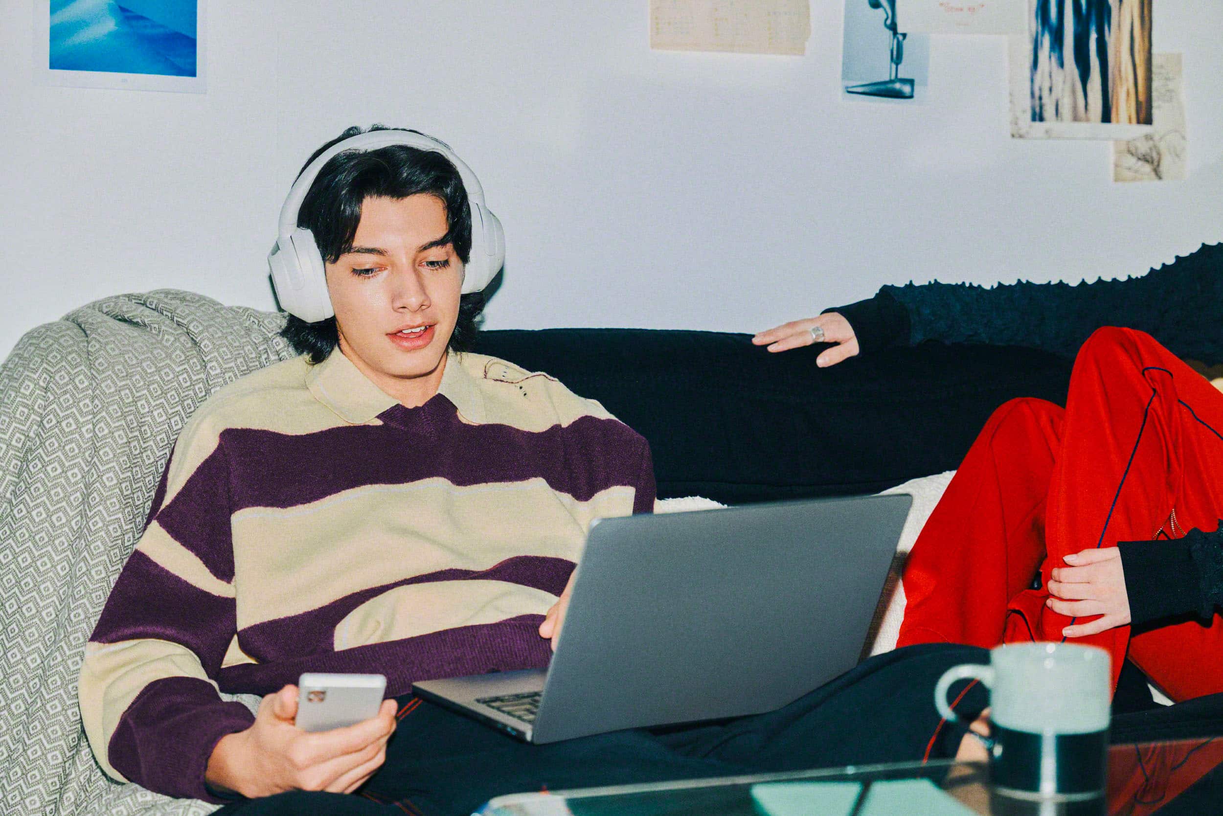 Alt View 17. Sony - ULT WEAR Wireless Noise Canceling Headphones - White.