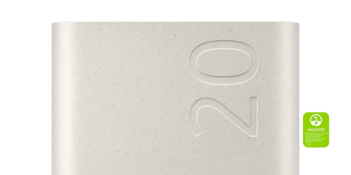 The image features a white box with the number 20 prominently displayed on it. The box is made of recycled plastic and is labeled with a green sticker. The sticker indicates that the box is validated for use with a-Pr130 containers.