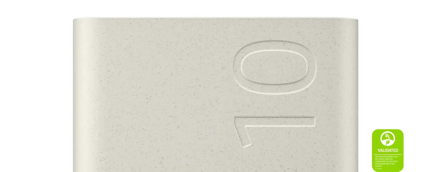 The image features a white object with the number 100 on it. The text is in a foreign language, but the number 100 is clear and visible. The object is described as a consumer product, and it is validated in Pate GNGAUNL.