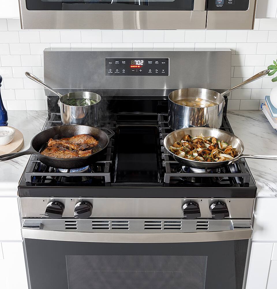 Alt View 19. GE - 5.3 Cu.Ft. Freestanding Gas Range with Self-Clean and Steam Cleaning Option and Built-In Wi-Fi - Black.