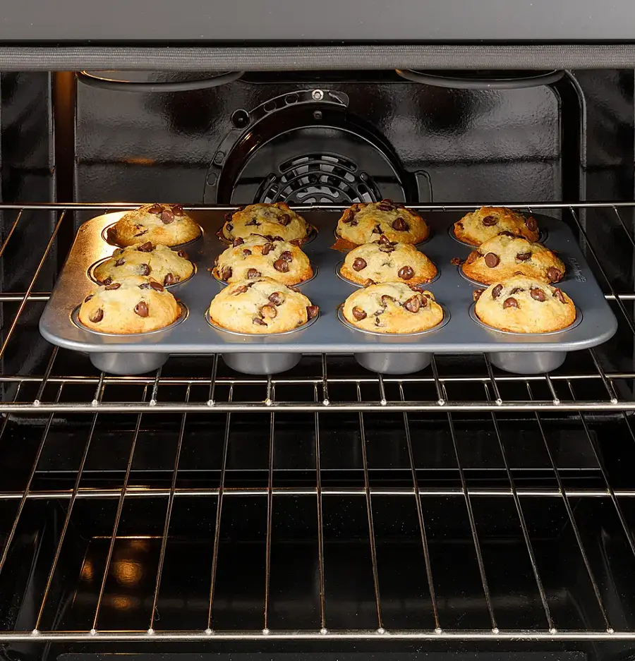 Alt View 33. GE - 5.3 Cu. Ft. Slide-In Electric Convection Range with Steam Cleaning and EasyWash Oven Tray - White.