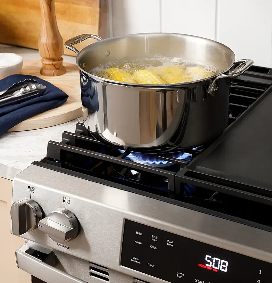 Alt View 23. GE - 5.3 Cu. Ft. Freestanding Gas Range with Self-Clean and Steam Cleaning Option and Crisp Mode - White.