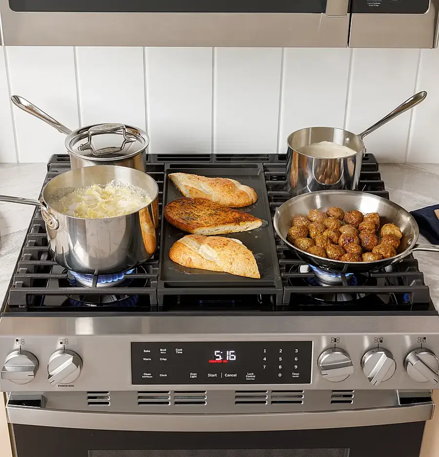 Alt View 25. GE - 5.3 Cu. Ft. Freestanding Gas Range with Self-Clean and Steam Cleaning Option and Crisp Mode - White.