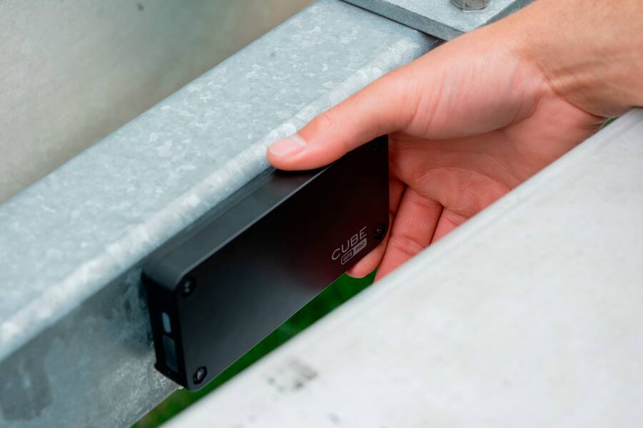 CUBE GPSナビ シルバー ケース付き CUBE GPSナビ シルバー ケース付き CUBE GPSナビ シルバー ケース付き CUBE GPSナビ シルバー ケース付き