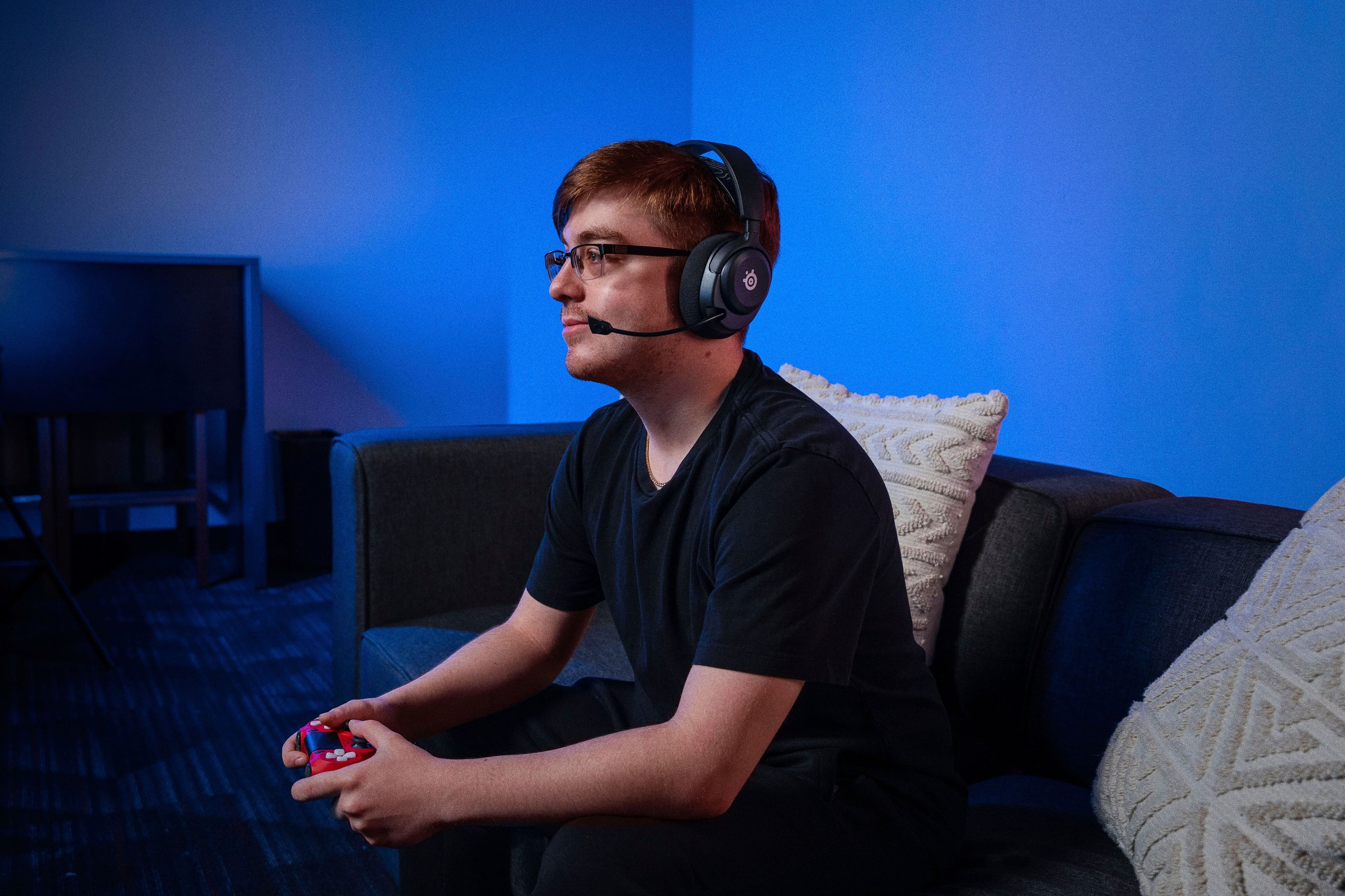 Alt View 19. SteelSeries - Arctis Nova 5 Wireless Gaming Headset for PC, PS5, and PS4 - Black.