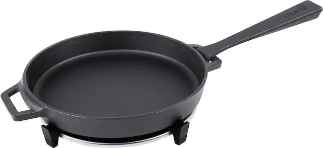 Angle. Ooni - Cast Iron Skillet - Black.