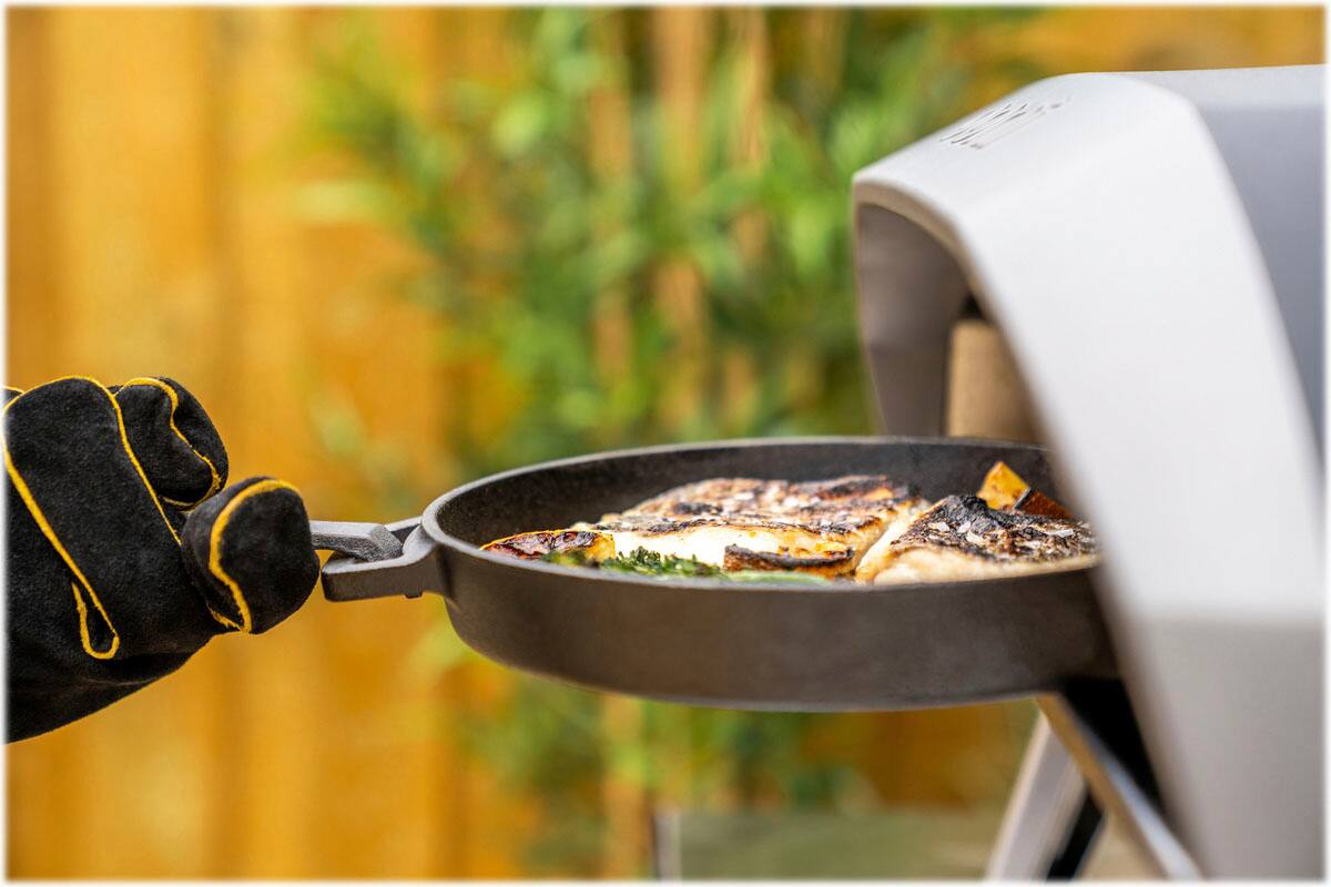 Alt View 15. Ooni - Cast Iron Skillet - Black.