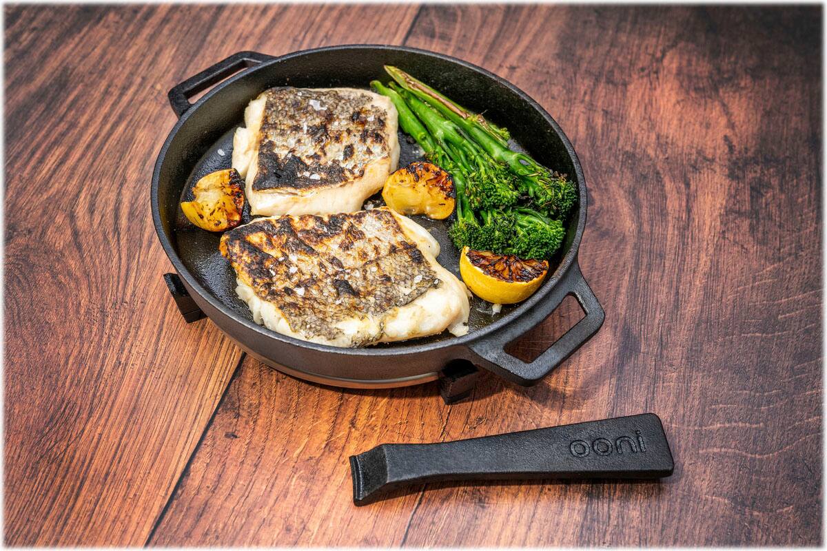 Alt View 19. Ooni - Cast Iron Skillet - Black.
