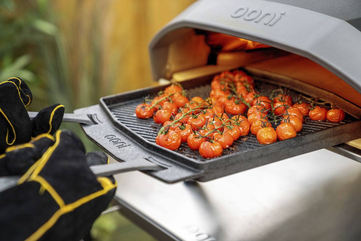 Alt View 18. Ooni - Dual-sided Grizzler Plate - black.