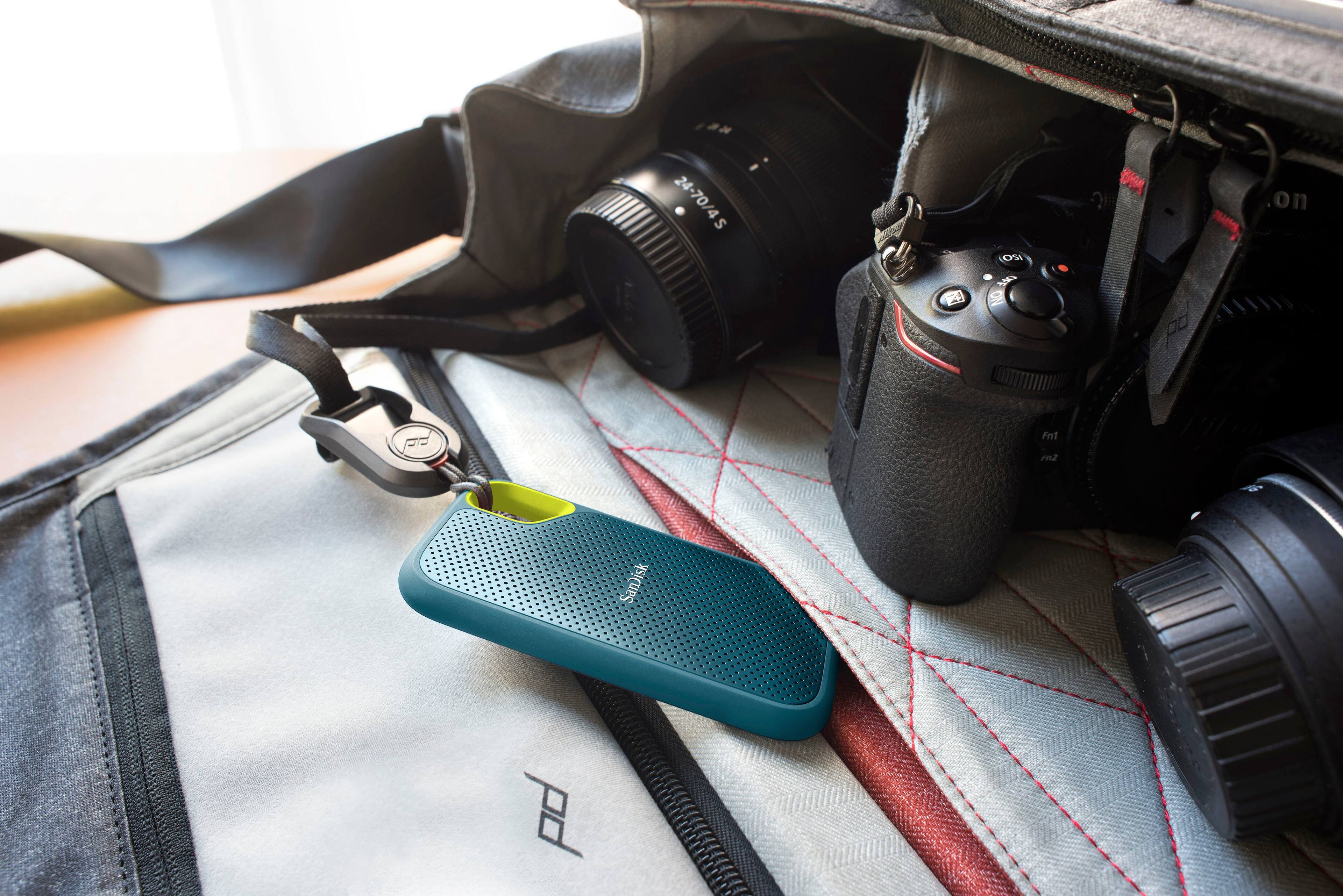 Alt View 16. SanDisk - Extreme Portable 1TB External USB-C NVMe SSD - Monterey.