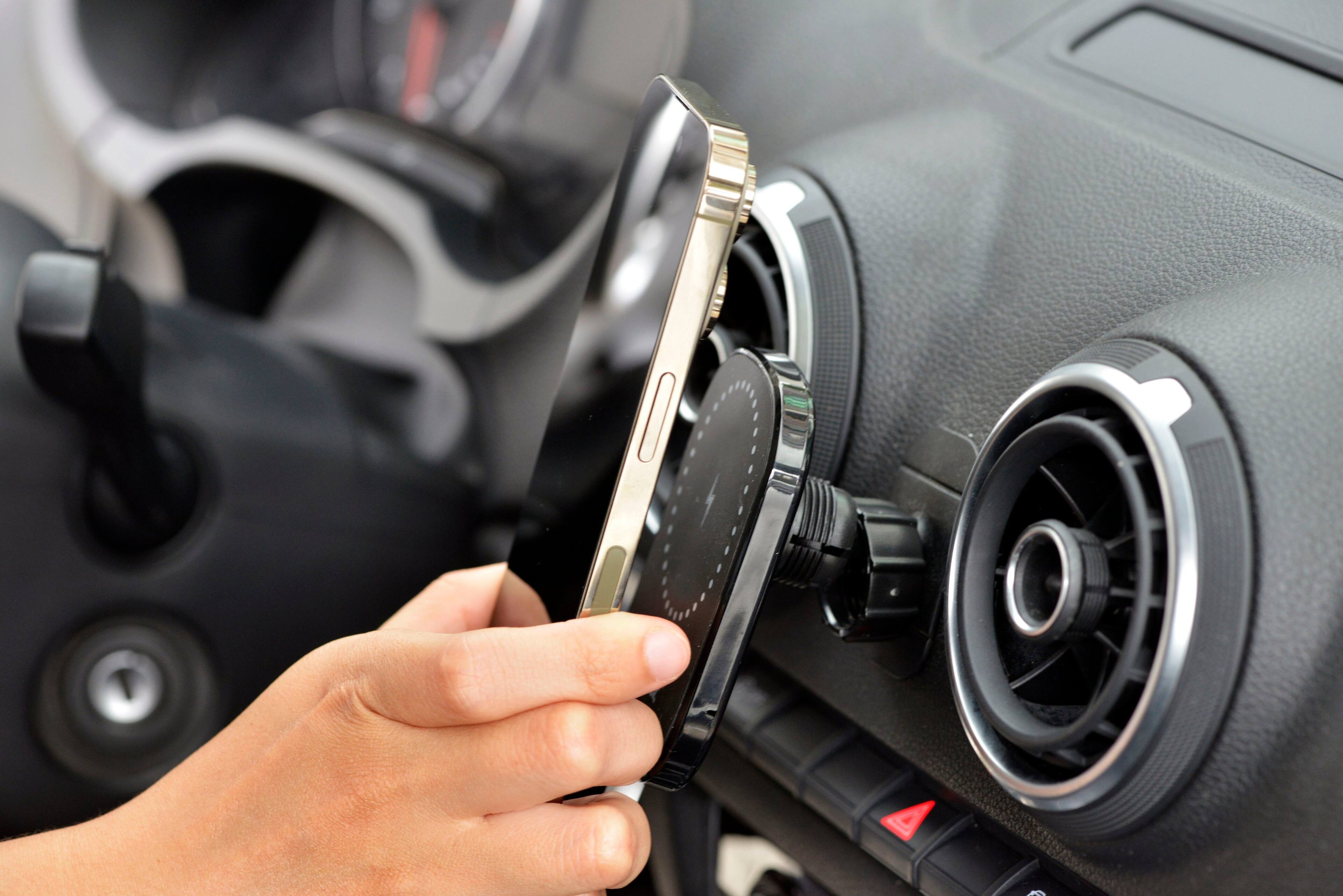 Alt View 23. Energizer - Ultimate 15W MagSafe Magnetic Universal 3-in-1 Wireless Car Charger/Mount with Vent, Dash and Windshield Mounts Included - Black.