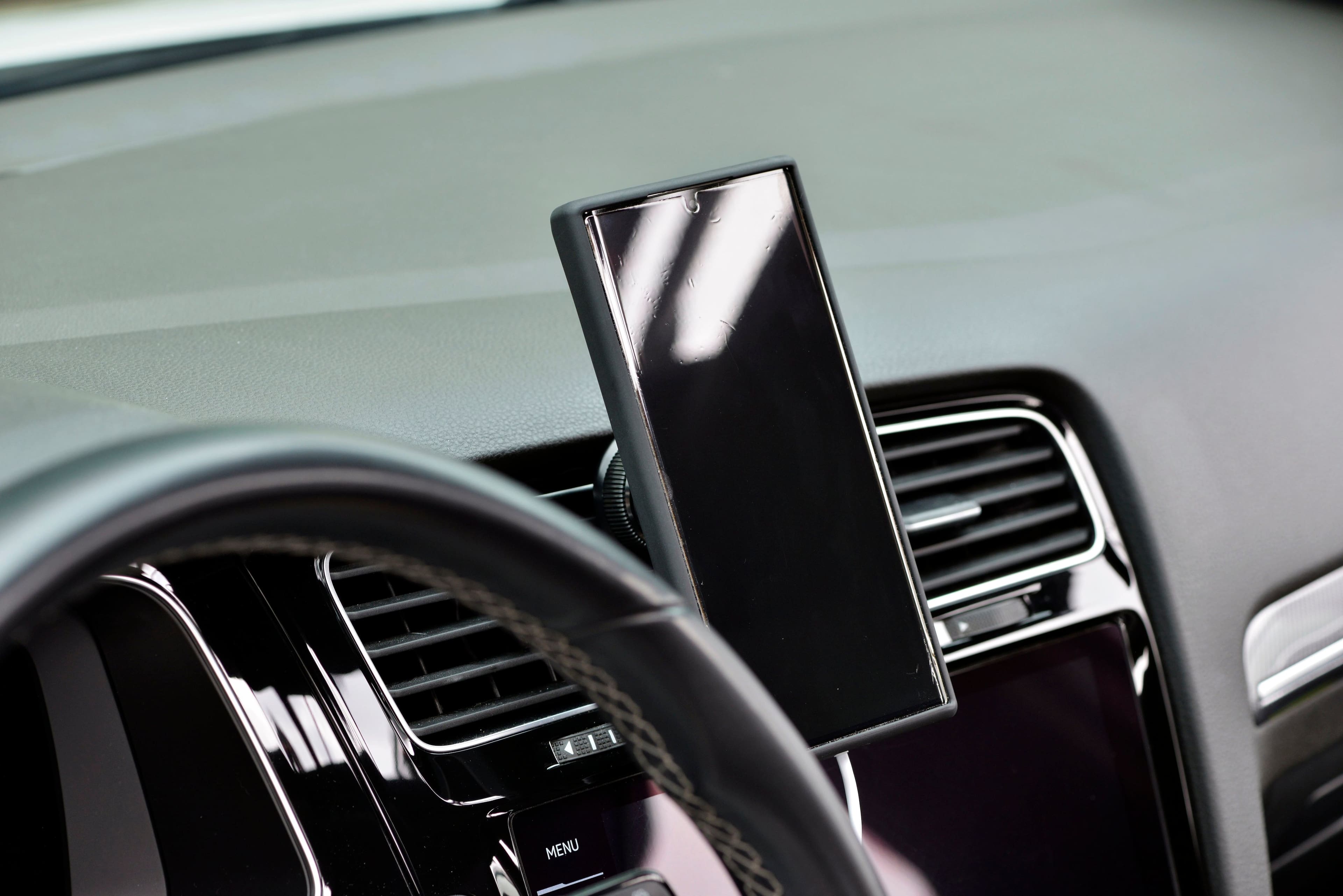 Alt View 26. Energizer - Ultimate 15W MagSafe Magnetic Universal 3-in-1 Wireless Car Charger/Mount with Vent, Dash and Windshield Mounts Included - Black.