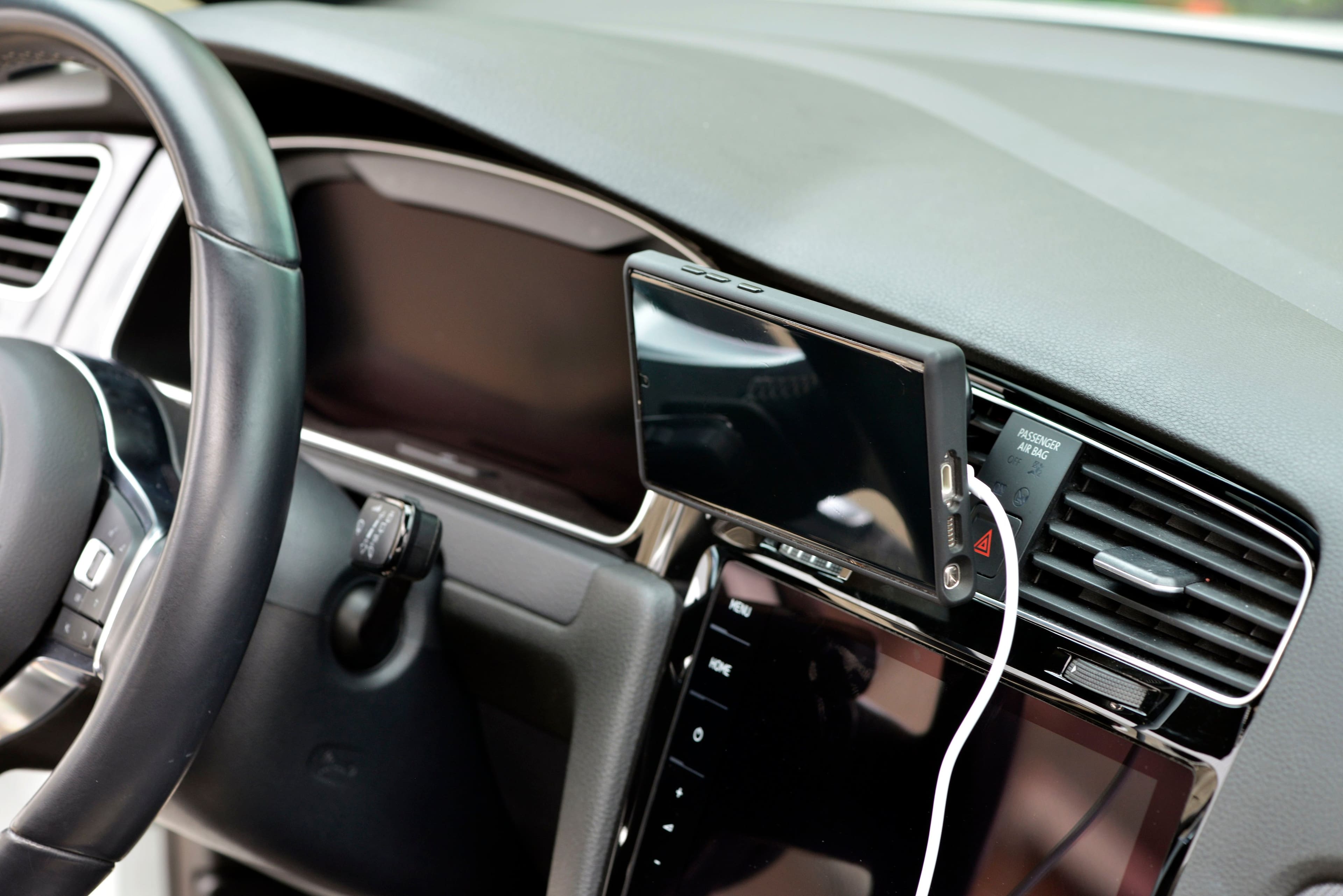 The text on the image reads: "0 PASSENGER AIR BAG 5 EN MENU HOME o +". This text is likely related to the car's airbag system and menu options.