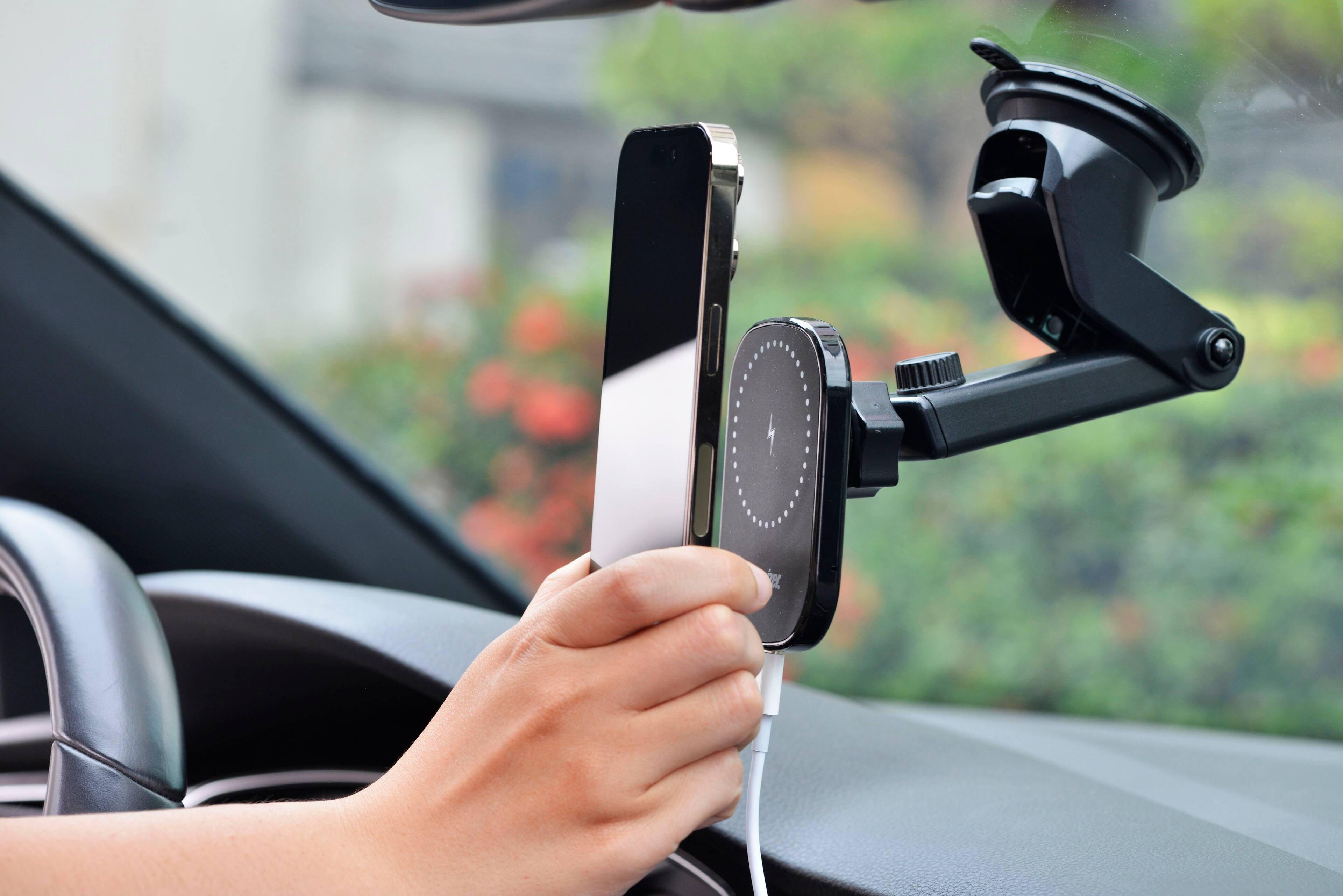 Alt View 31. Energizer - Ultimate 15W MagSafe Magnetic Universal 3-in-1 Wireless Car Charger/Mount with Vent, Dash and Windshield Mounts Included - Black.