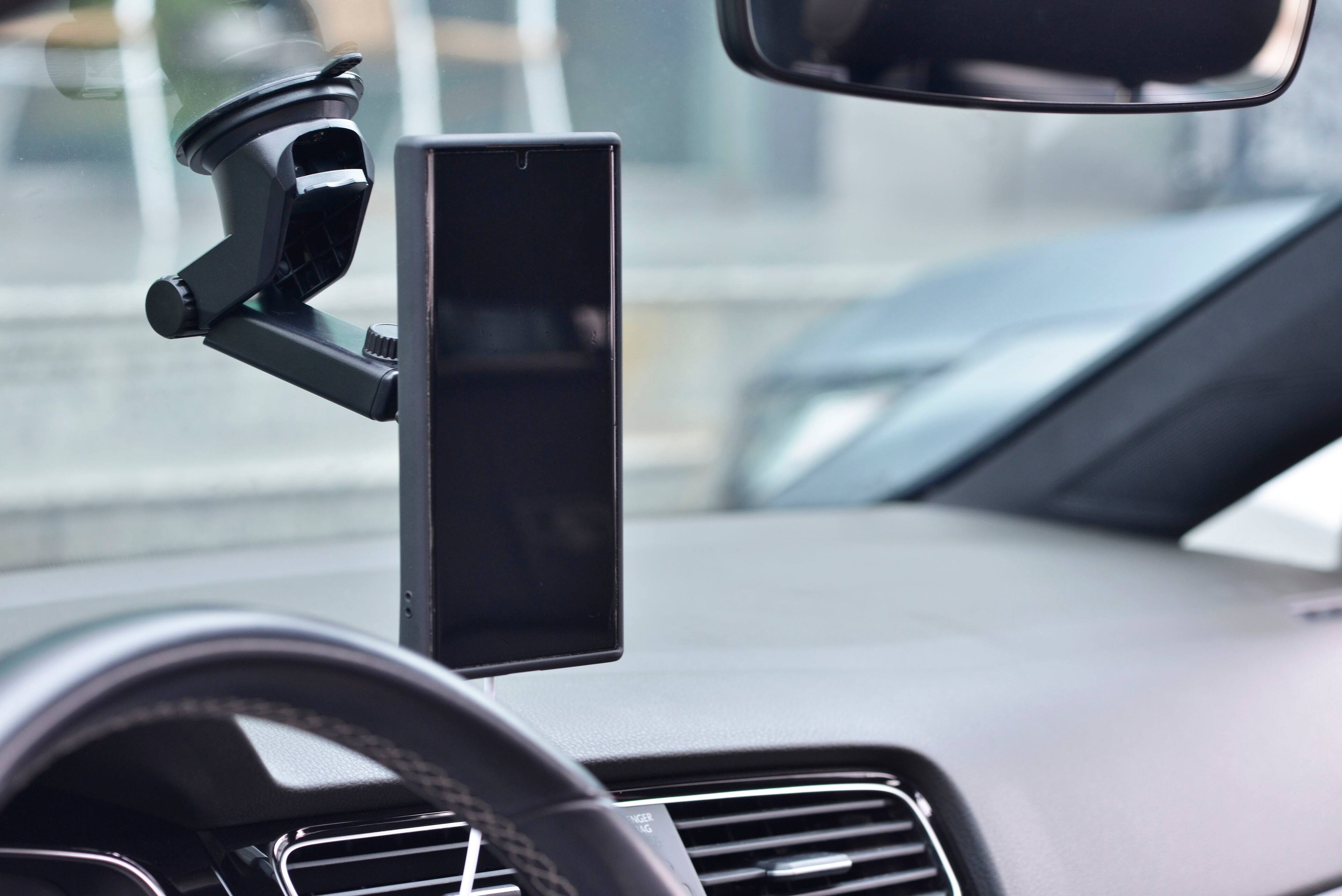 Alt View 33. Energizer - Ultimate 15W MagSafe Magnetic Universal 3-in-1 Wireless Car Charger/Mount with Vent, Dash and Windshield Mounts Included - Black.