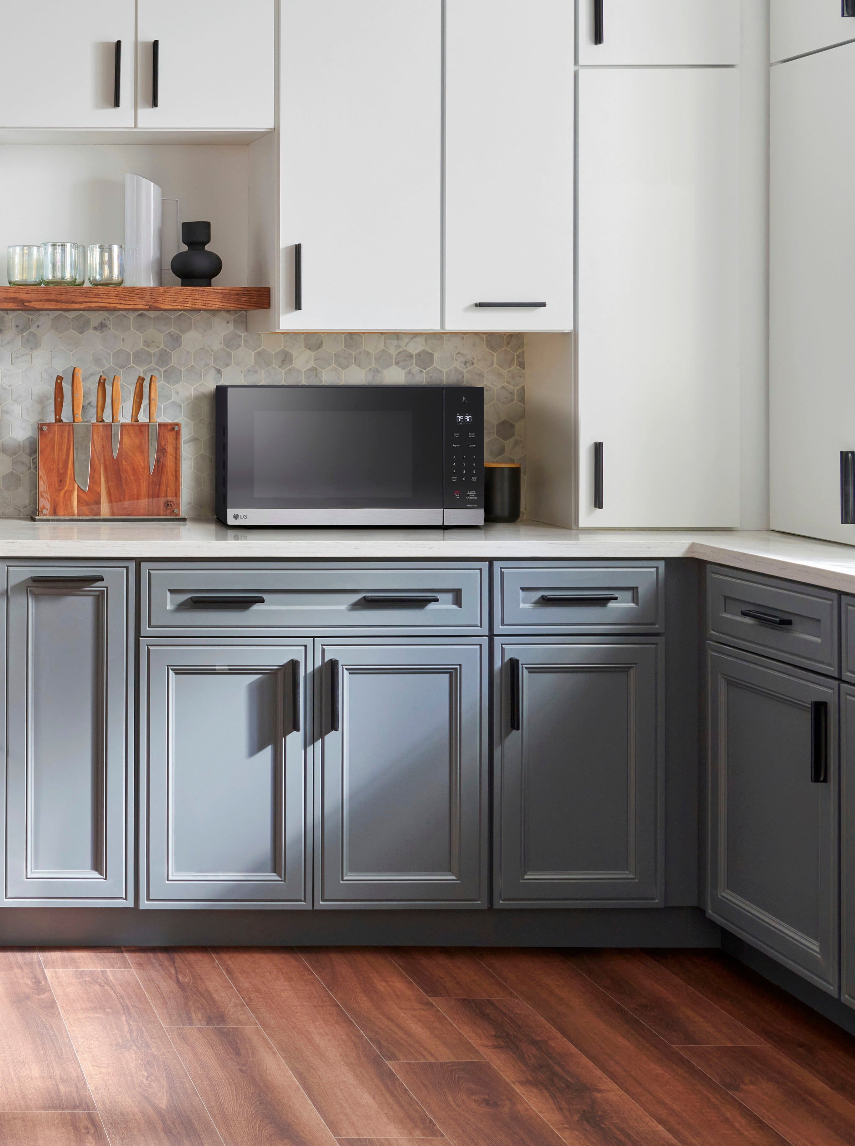 Alt View 24. LG - 2.0 Cu. Ft. Countertop Microwave with Sensor Cooking and Smart Inverter - Stainless Steel.