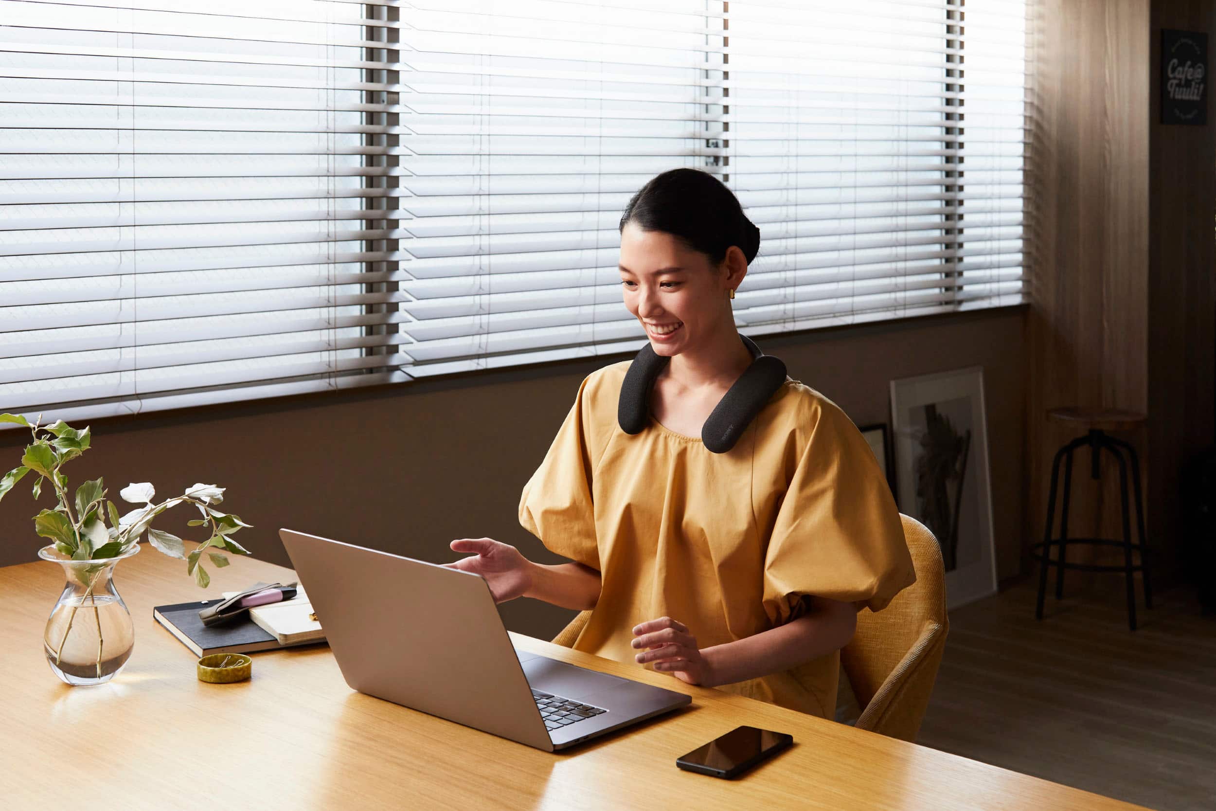 Alt View 19. Sony - HTAN7 BRAVIA Theater U Wearable TV Speaker - Black.