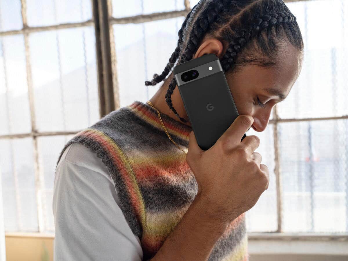 Alt View 13. Google - Pixel 8a 5G 128GB (Unlocked) - Obsidian.