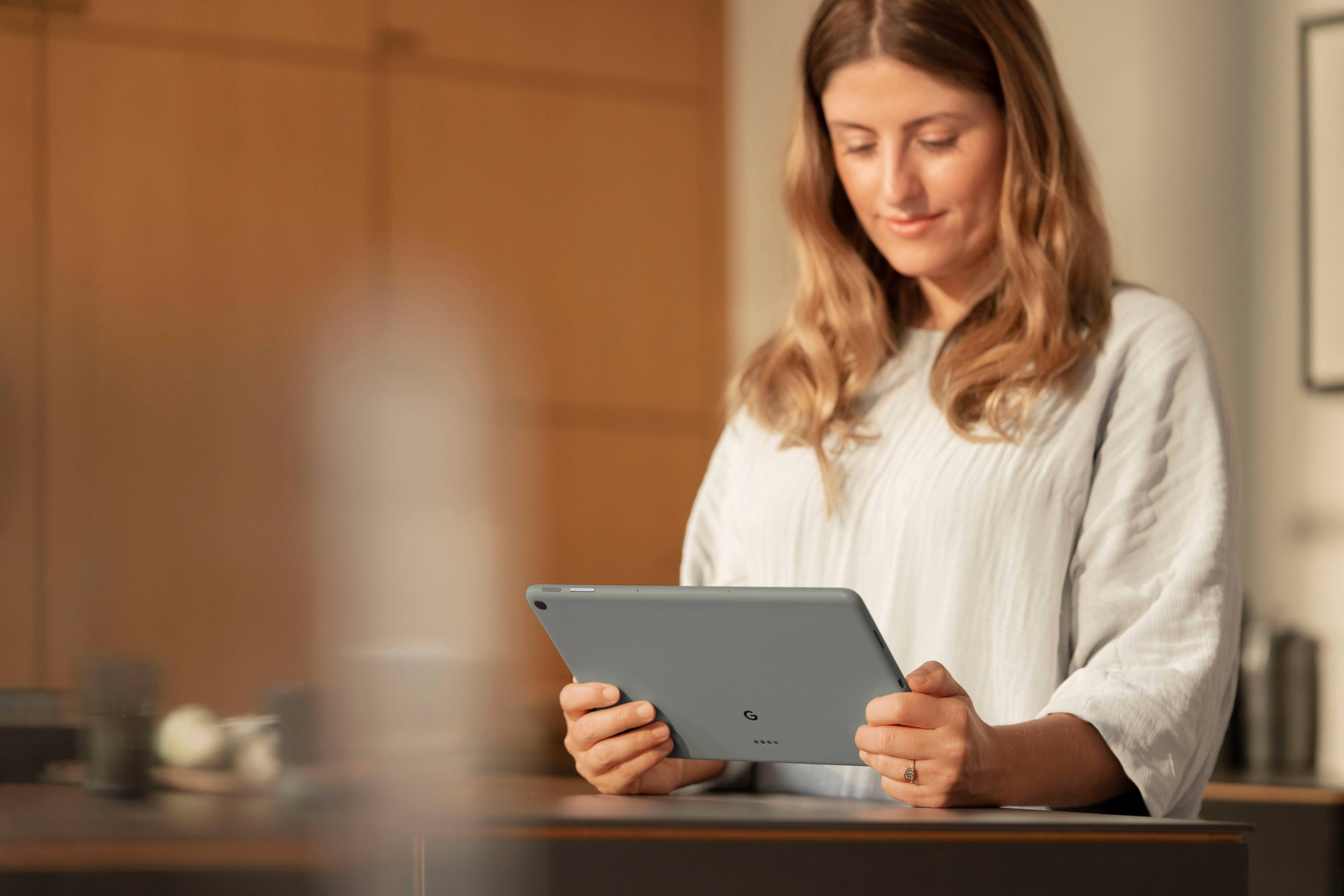 Alt View 17. Google - Pixel Tablet - 11" Android Tablet - 256GB - WiFi - Hazel.