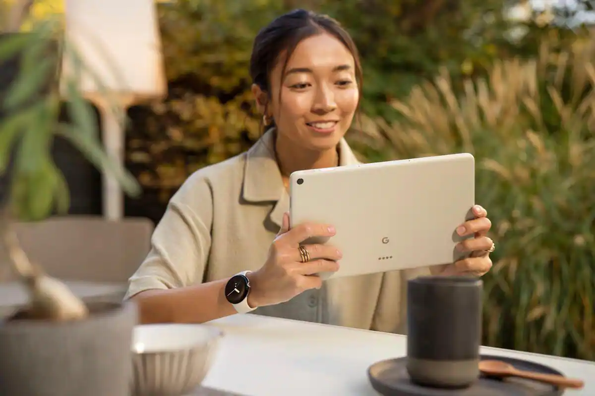 Zoom in on Alt View 15. Google - Pixel Tablet - 11" Android Tablet - 128GB - WiFi - Porcelain.