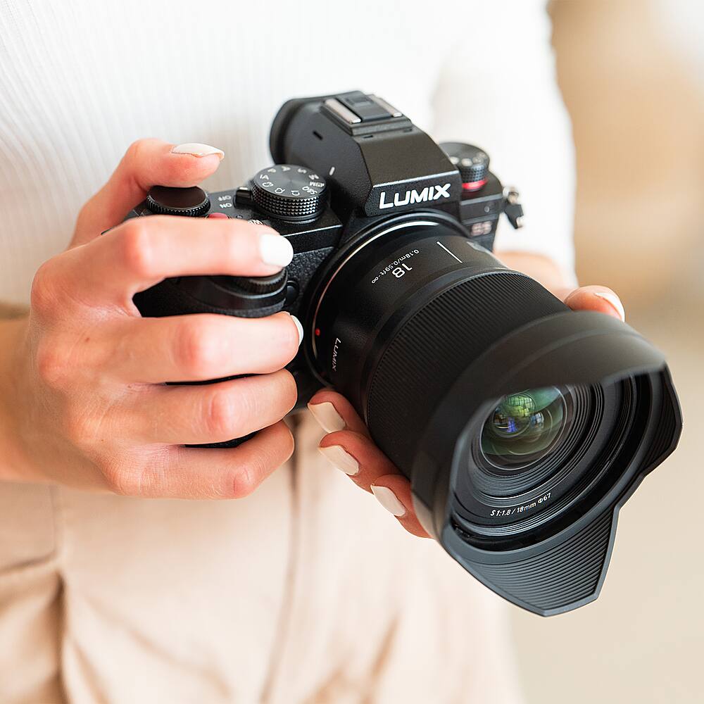 The text on the image reads: "HO LA G PHTUP C C OF LUMIX 6.18m/0.5a1 18 LUMIN 67 51:18/18mmn 51131 -oti." However, it is not clear what this text represents or its significance. It could be related to the camera's specifications, features, or settings, but without further context, it is difficult to understand its purpose or meaning.