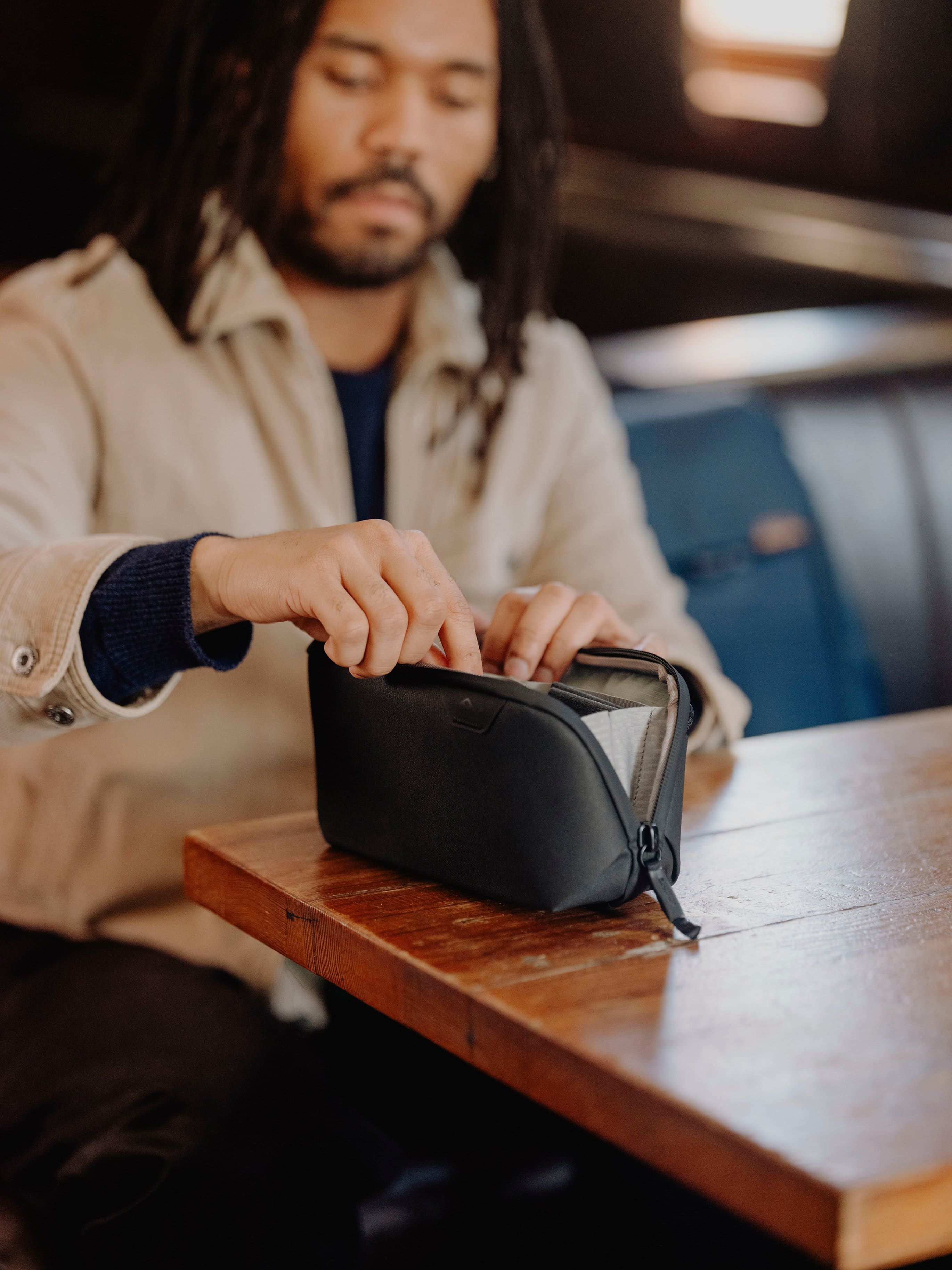 Alt View 22. Peak Design - Tech Pouch Small - Black.